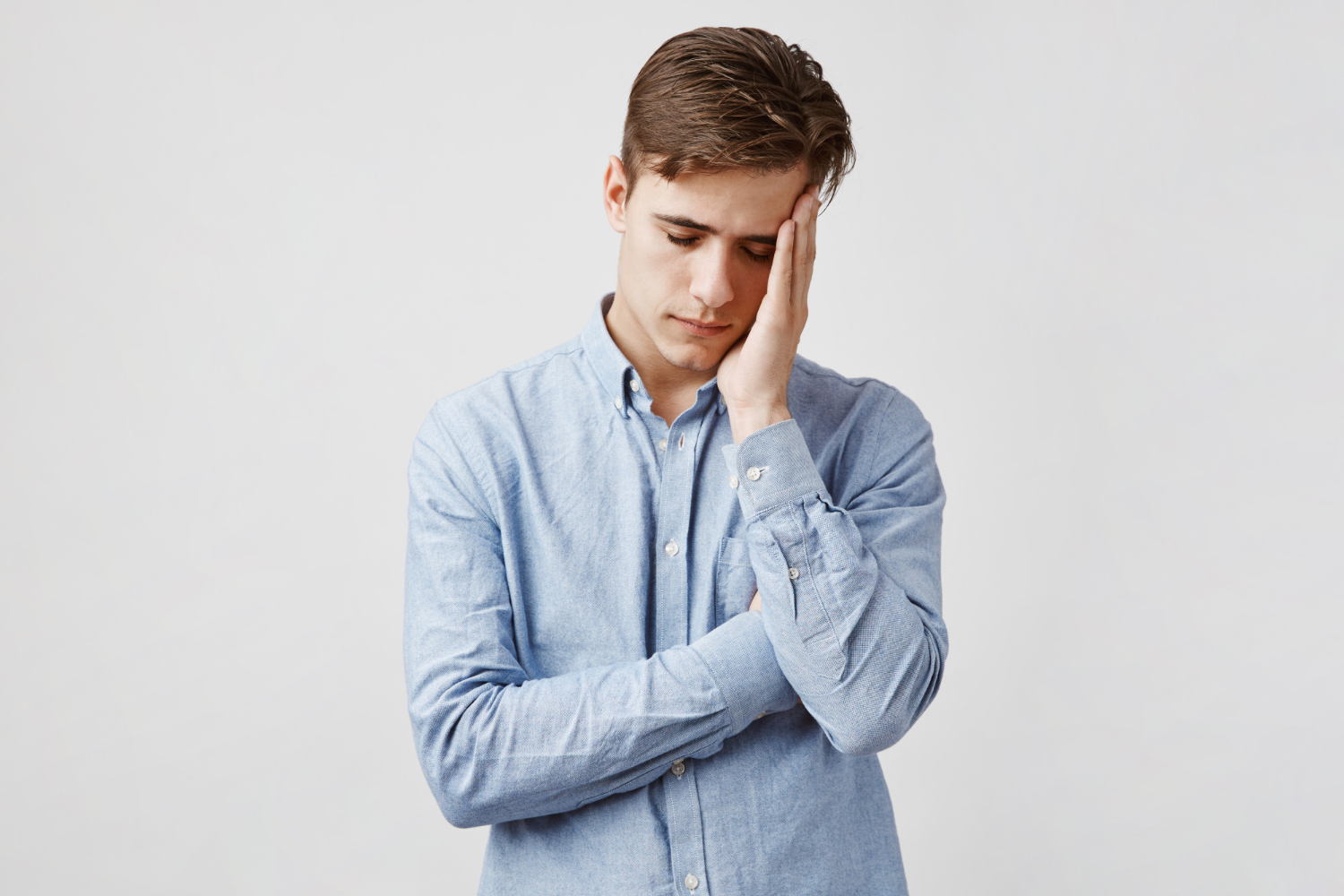 Un hombre triste | Fuente: Freepik