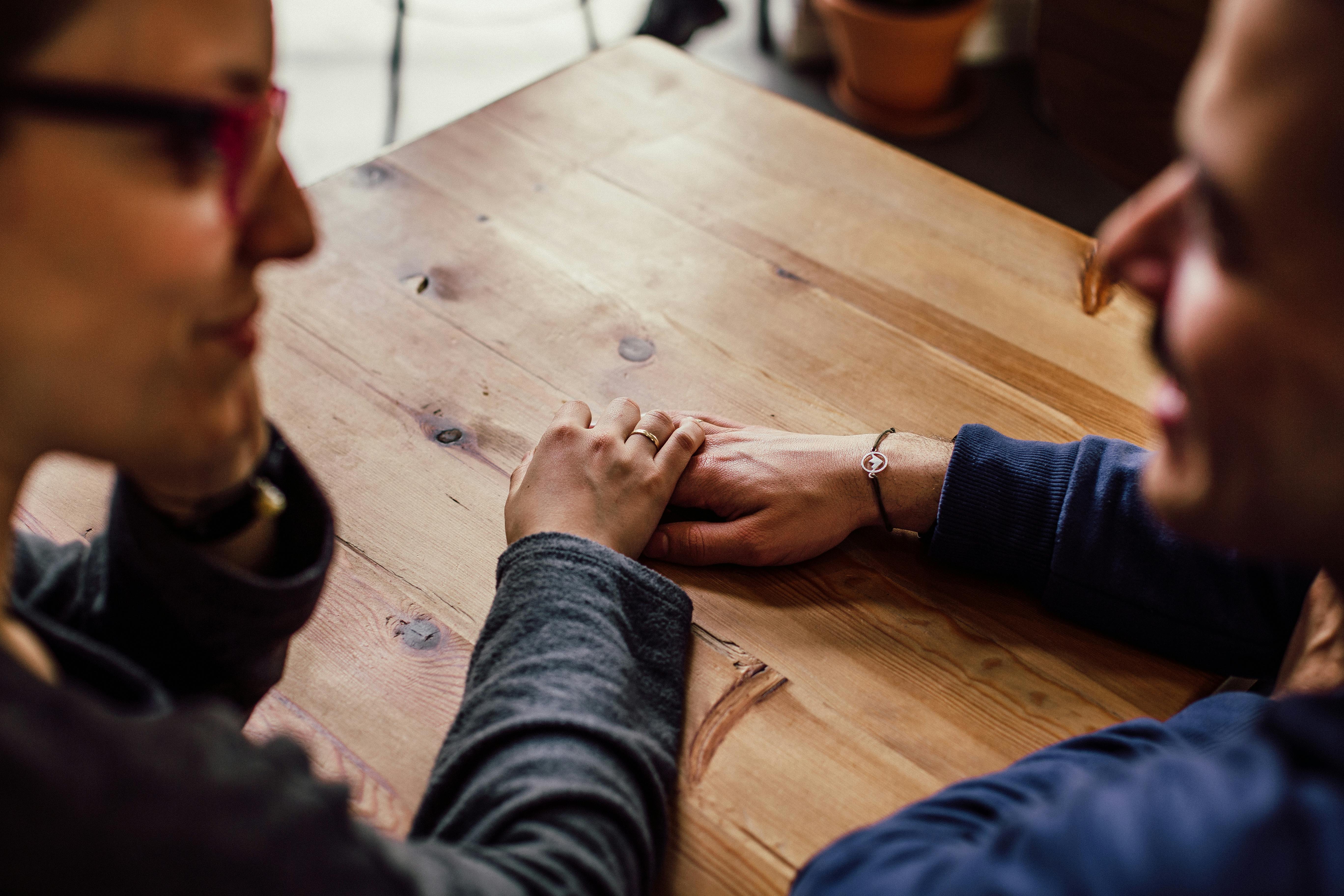 Pareja hablando | Fuente: Pexels