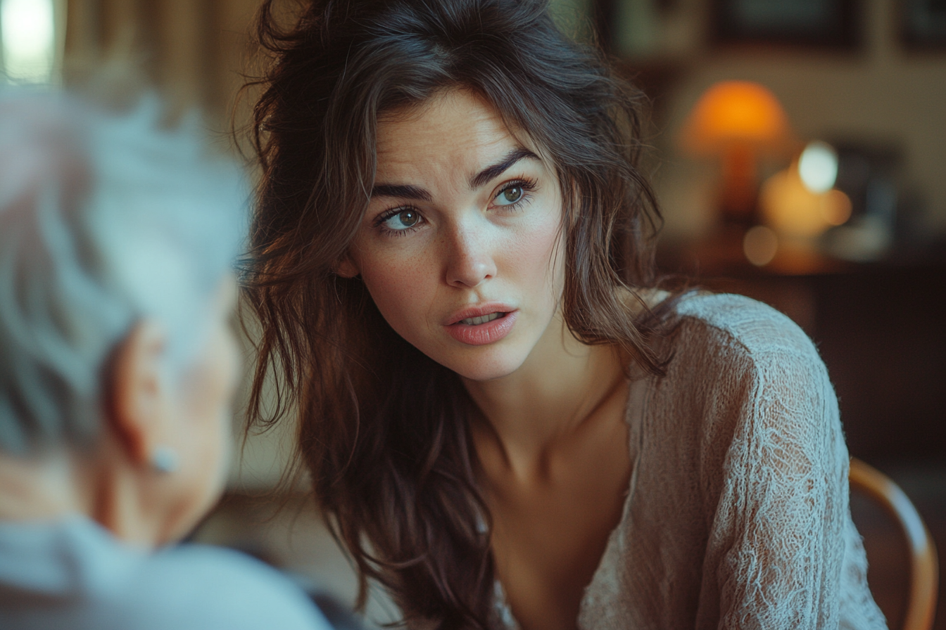 Mujer teniendo una intensa discusión con su suegra | Fuente: Midjourney