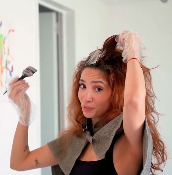 Melody Luz se tiñe el cabello | Fuente: Instagram/melodyluz
