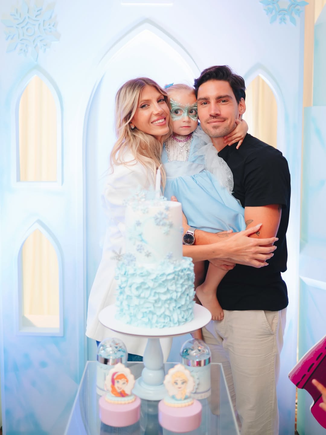 Cande Ruggeri junto a Nicolás Maccari y su hija, Vita | Fuente: Instagram/caleruggeri