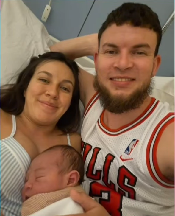 Sasharel y Andrew junto a su bebé, Ciro Fabián | Fuente: Facebook/MijasComunicacion