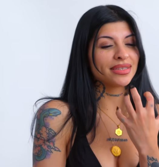 Cazzu habla sobre la serpiente tatuada en su brazo y su significado | Fuente: Youtube/GQMexicoyLatinoamerica
