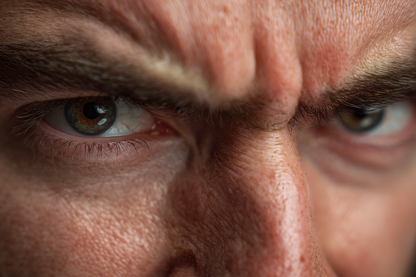 Un hombre enfadado | Fuente: Midjourney