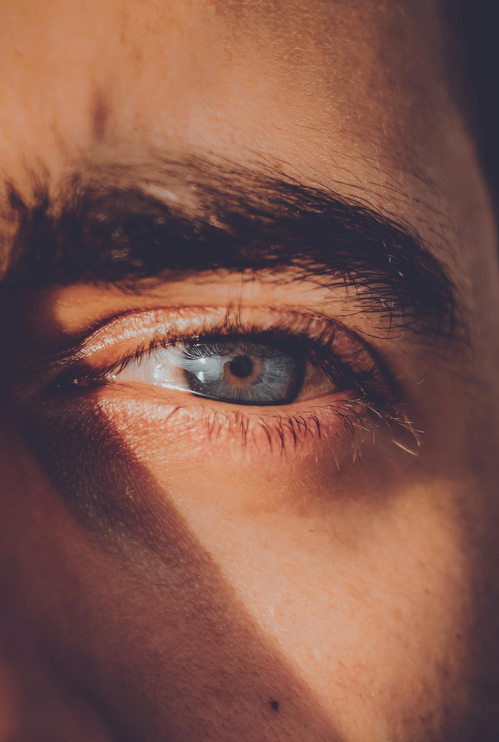 Primer plano del ojo de un hombre | Fuente: Pexels