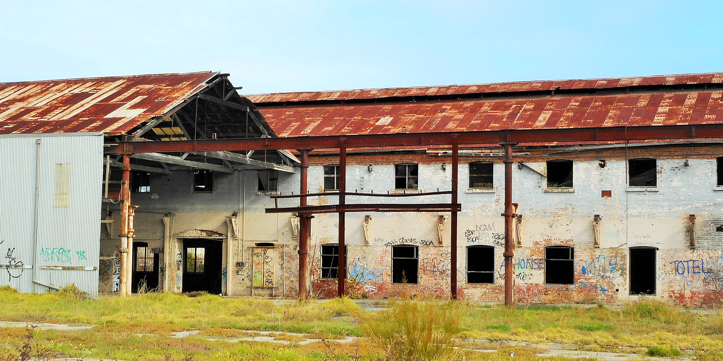 Un edificio abandonado | Fuente: Flickr