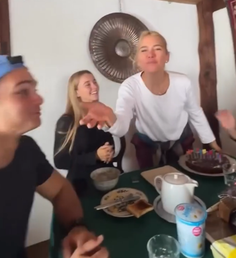Valeria Mazza celebrando su cumpleaños junto a su familia | Fuente: Instagram/paratirevista