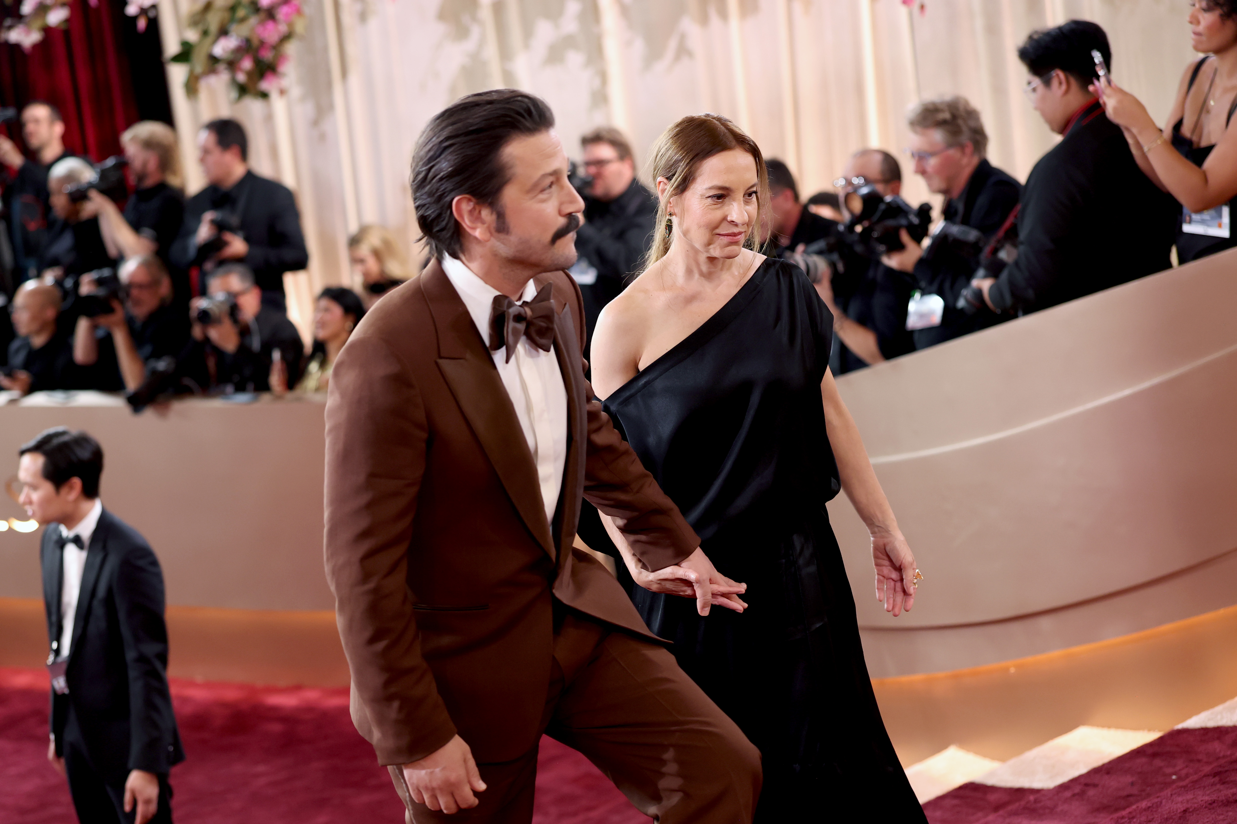 Diego Luna y Marina de Tavira en la 83ª edición de los Globos de Oro, celebrada en el Beverly Hilton el 11 de enero de 2026 en Beverly Hills, California. | Fuente: Getty Images