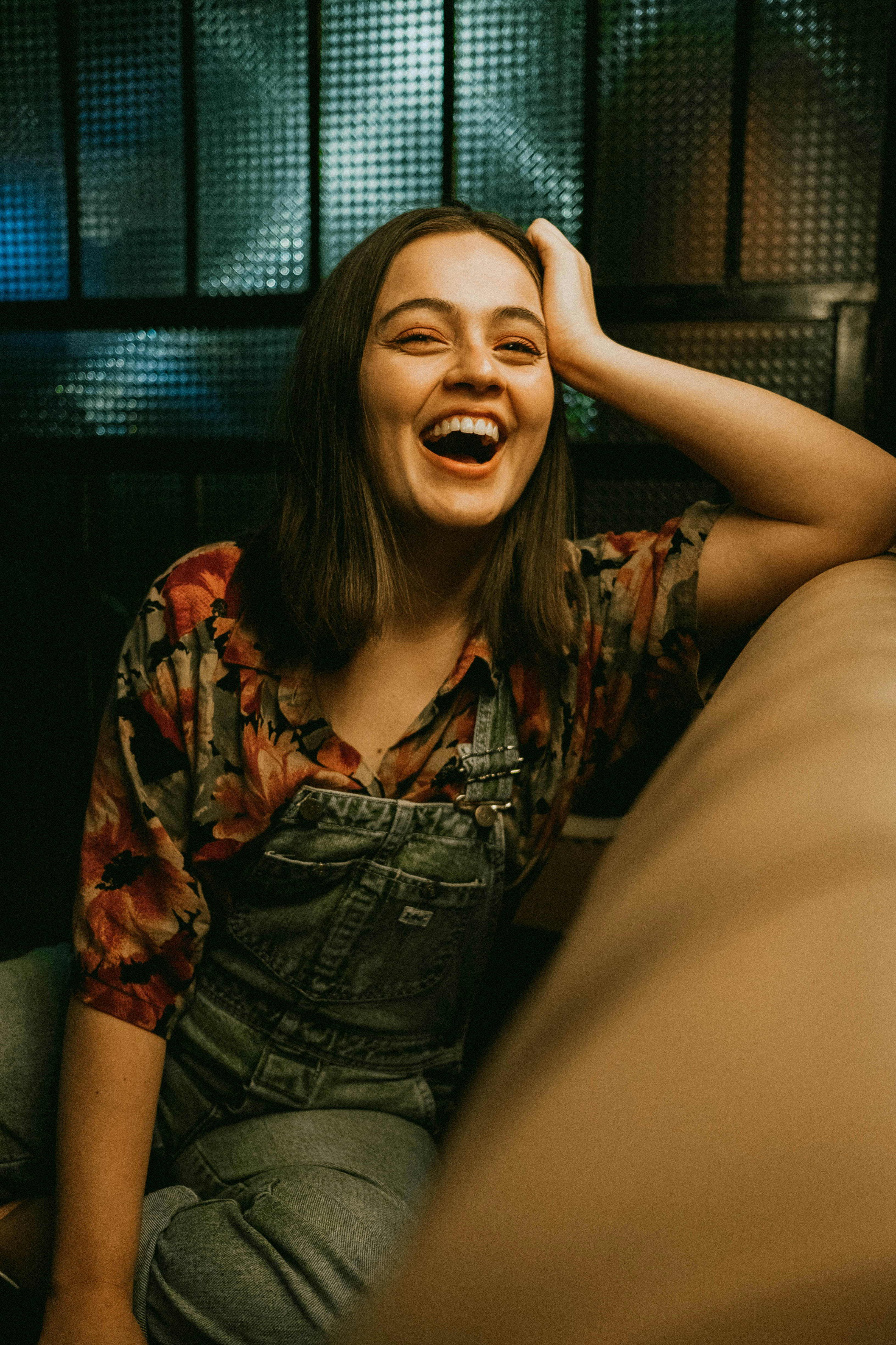 Una chica riendo | Fuente: Unsplash