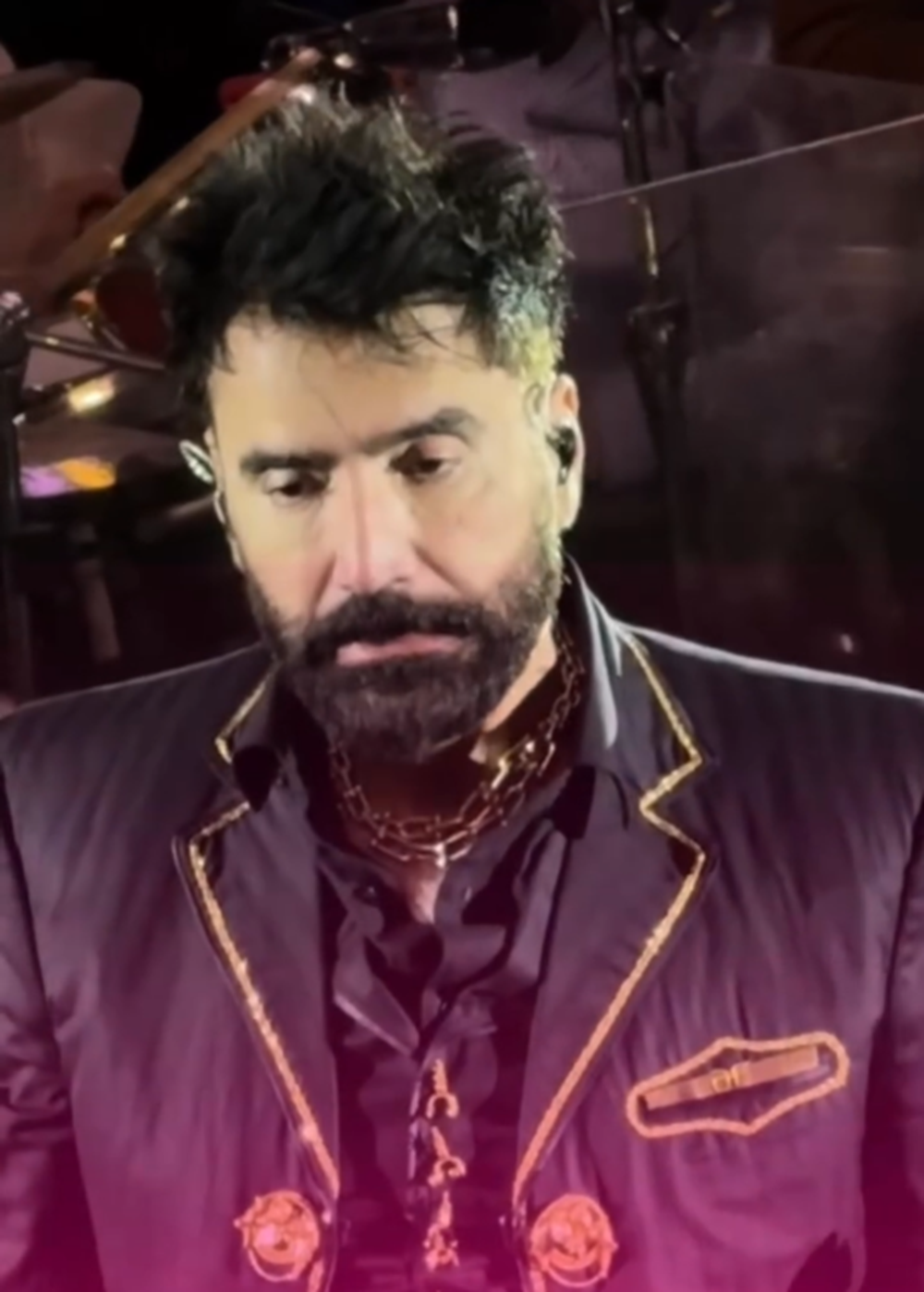 Alejandro Fernández durante su actuación en la Feria Ganadera de Querétaro, México | Fuente: Instagram/univisionfamosos