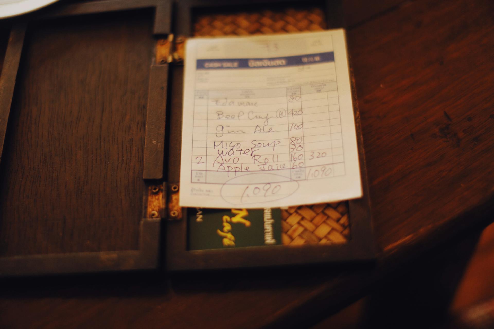 Un cheque | Fuente: Pexels