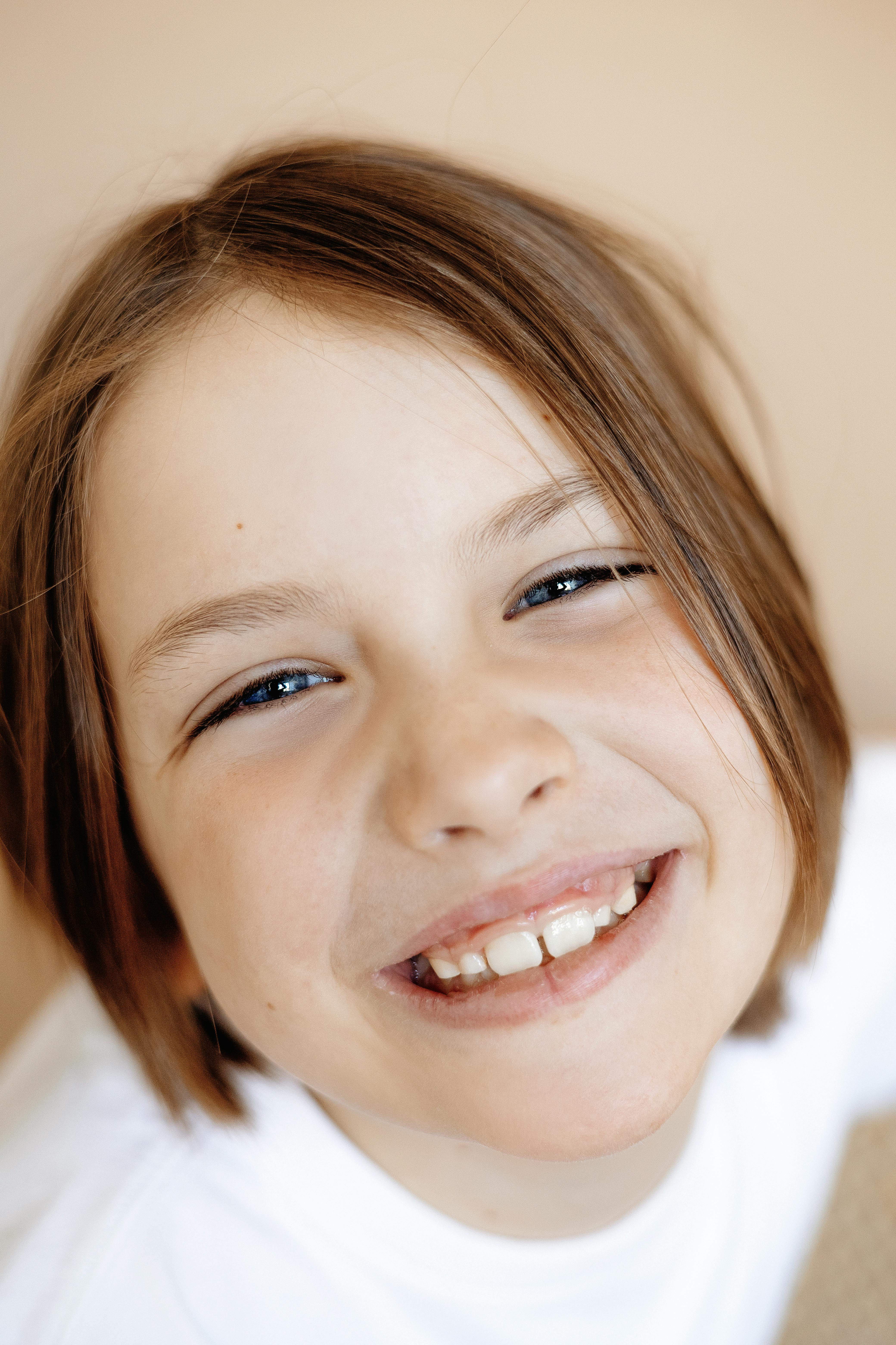 Una niña sonriendo | Fuente: Pexels