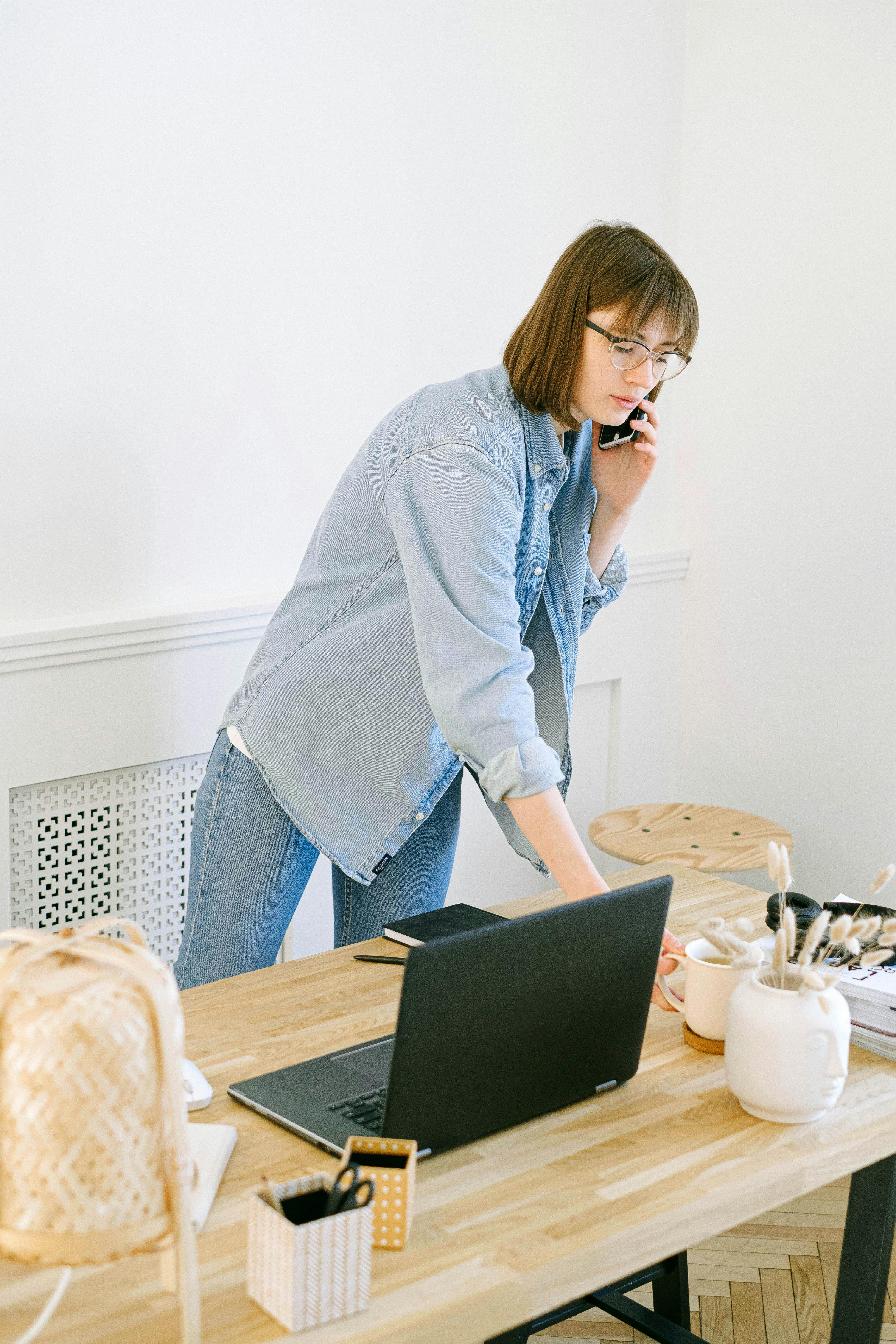 Mujer hablando por teléfono | Fuente: Pexels