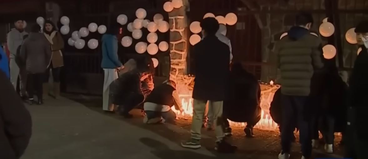 Homenaje a los niños fallecidos | Fuente: YouTube.com/CHVNoticiasTV