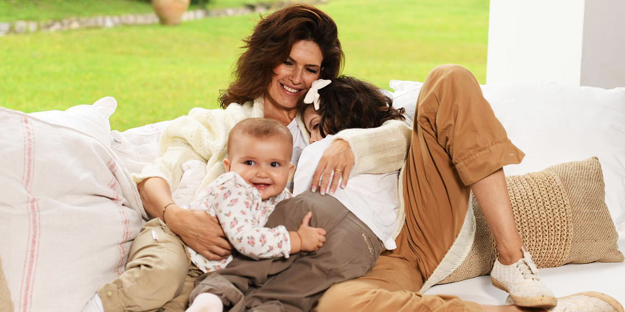 Isabel Macedo junto a sus hijas | Fuente: instagram.com/isabelmacedophoto
