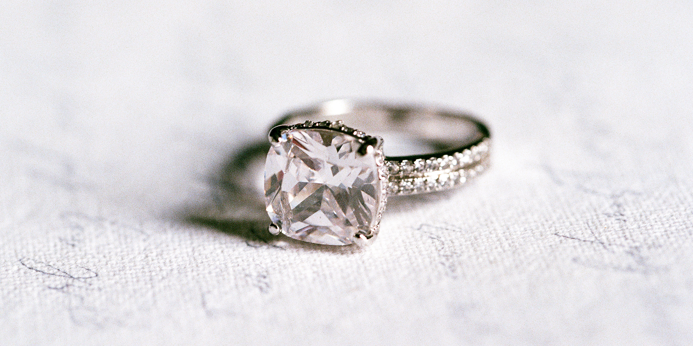 Un anillo de diamantes | Fuente: Shutterstock