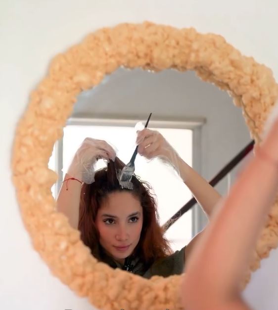 Melody Luz se tiñe el cabello | Fuente: Instagram/melodyluz