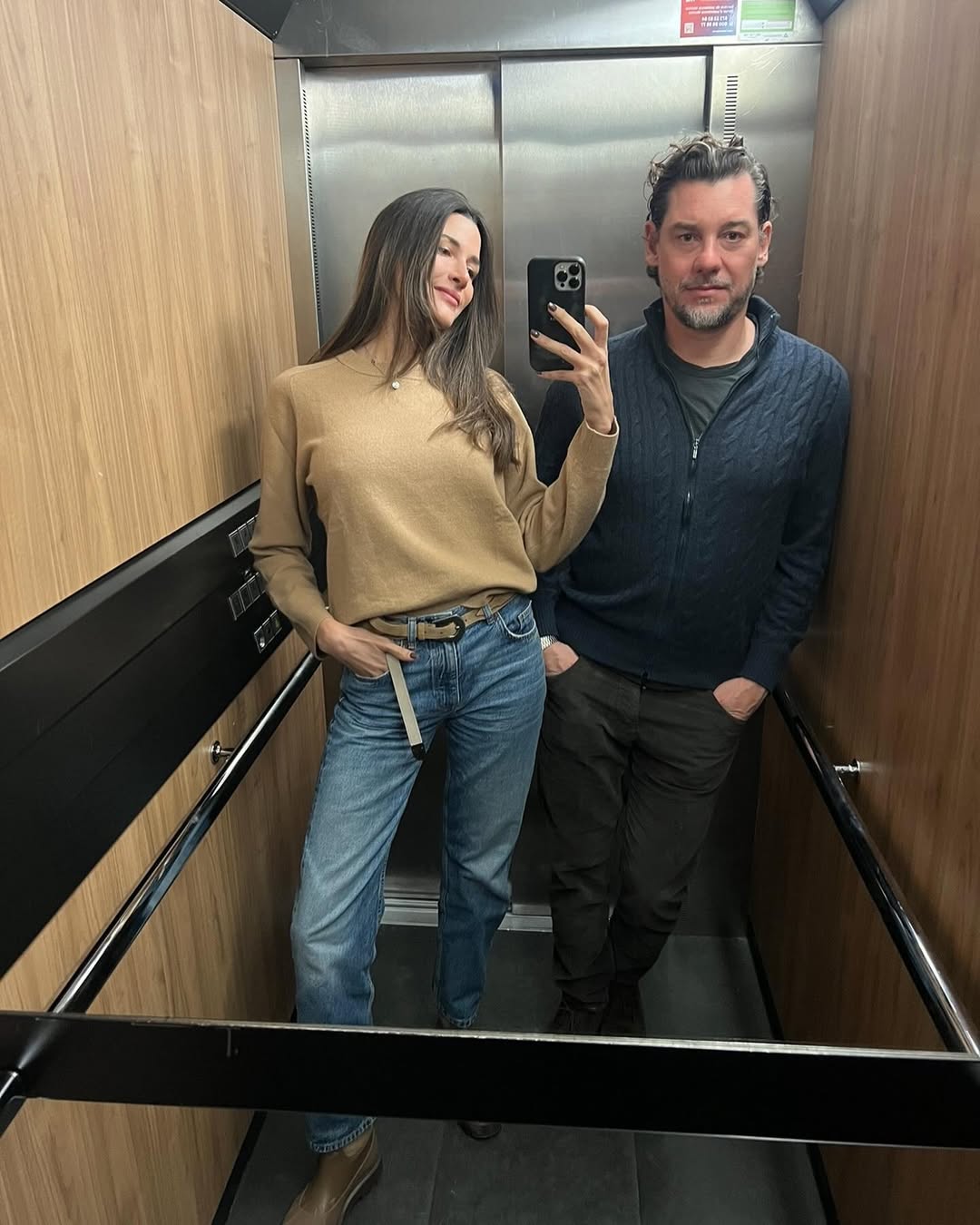 Jonathan Andic con su pareja posan para un selfie. | Fuente: Instagram/@paulanata.