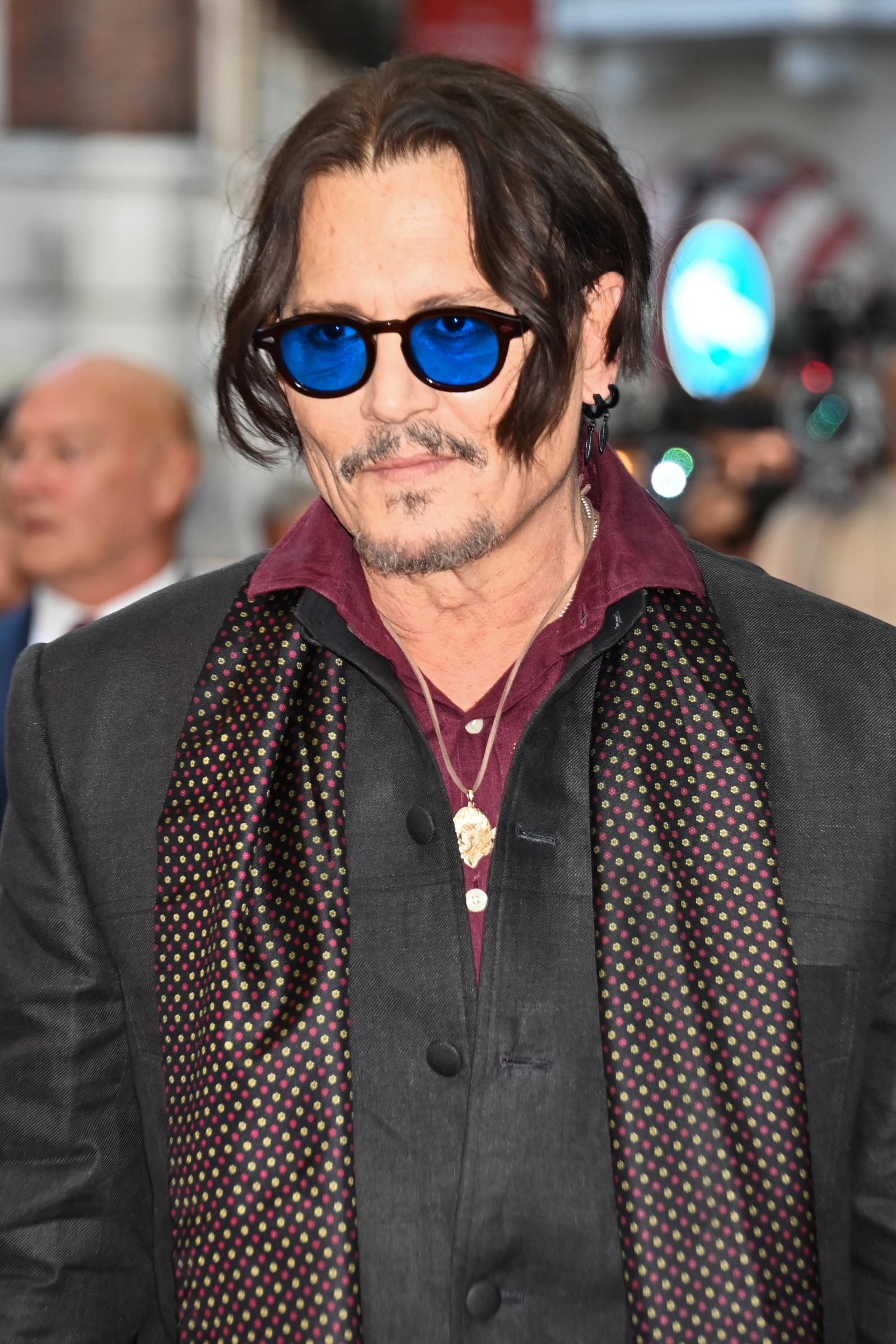 Johnny Depp se muestra de buen ánimo en el estreno en Londres de "Modigliani: Three Days on the Wing of Madness" | Fuente: Getty Images
