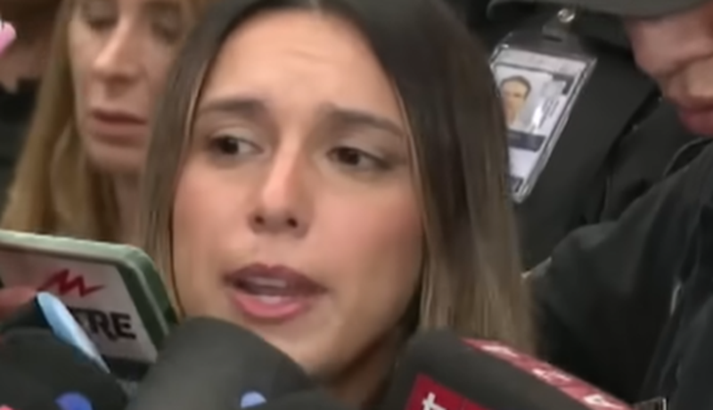 Agostina Páez declarando ante la prensa | Fuente: YouTube/Telenoche