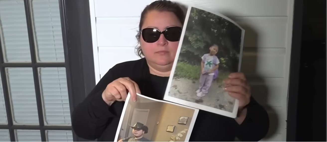 La madre de Darwin Ventura mostrando fotos de sus familiares fallecidos en el accidente | Fuente: YouTube/Noticias Telemundo