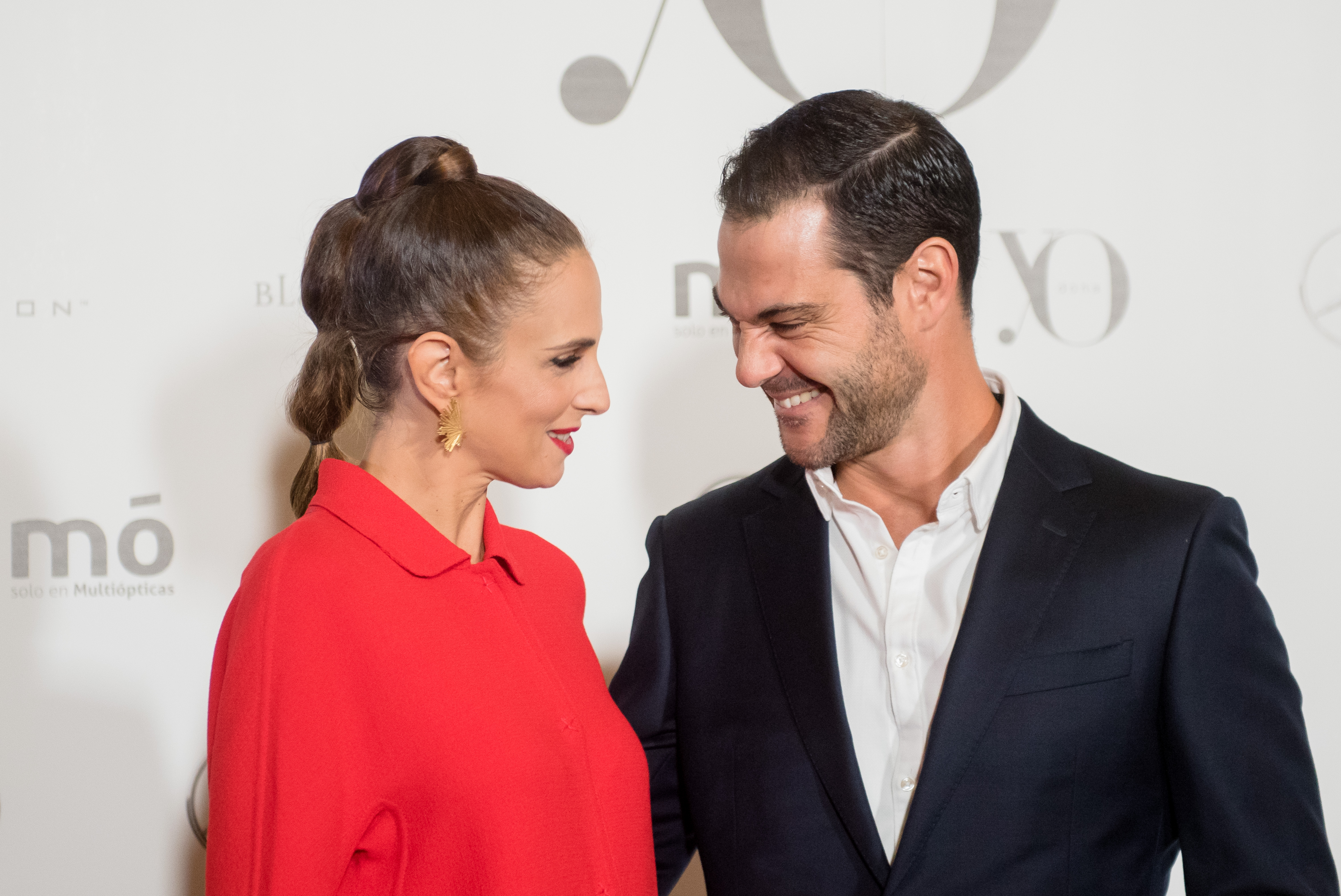 Nuria Fergo (izquierda) y Juan Pablo Lauro asisten a la fiesta "YO DONA" en la Mercedes Benz Fashion Week Madrid, celebrada en el Thompson Madrid el 14 de septiembre de 2022 en Madrid, España. | Fuente: Getty Images