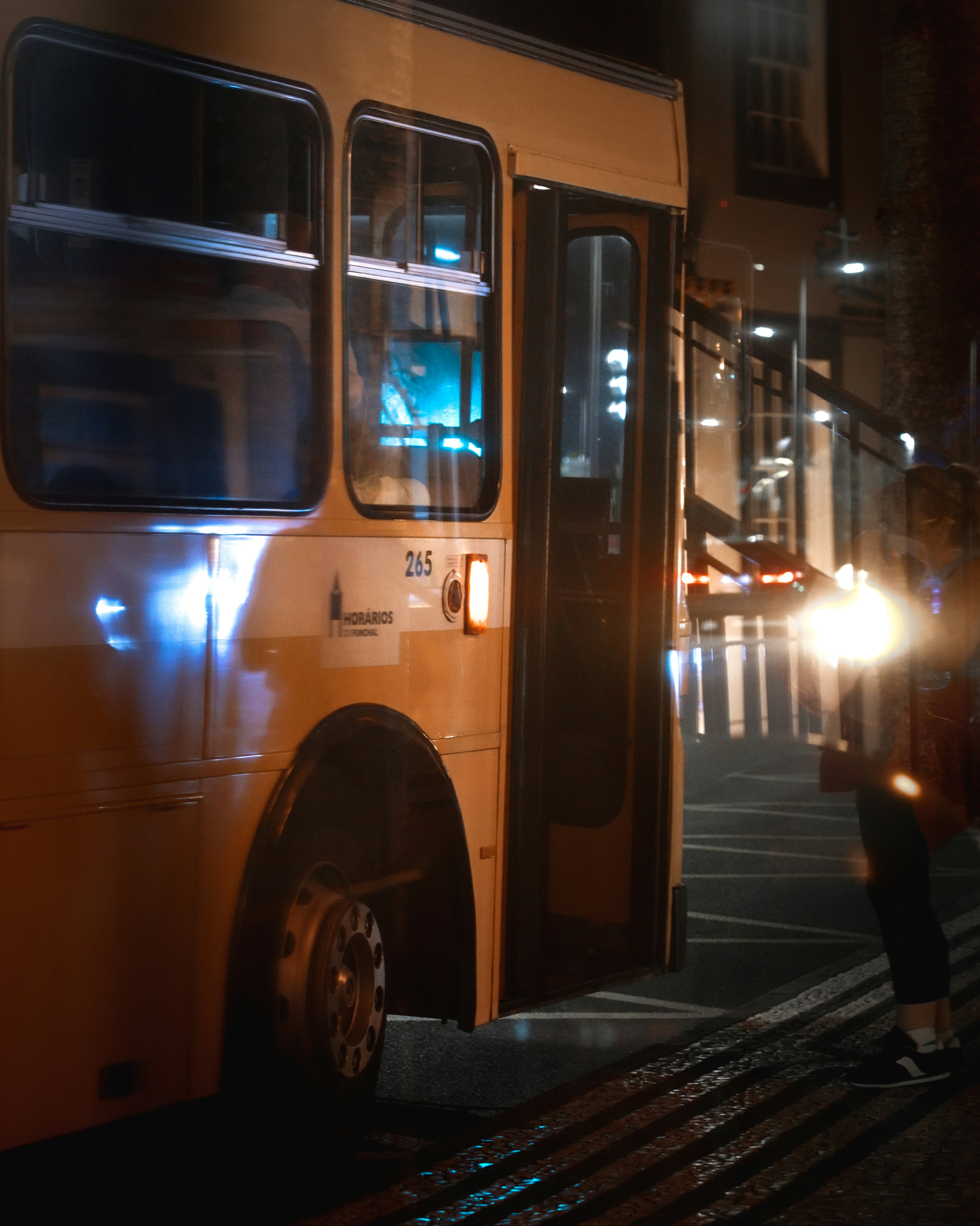 El exterior de un autobús | Fuente: Unsplash