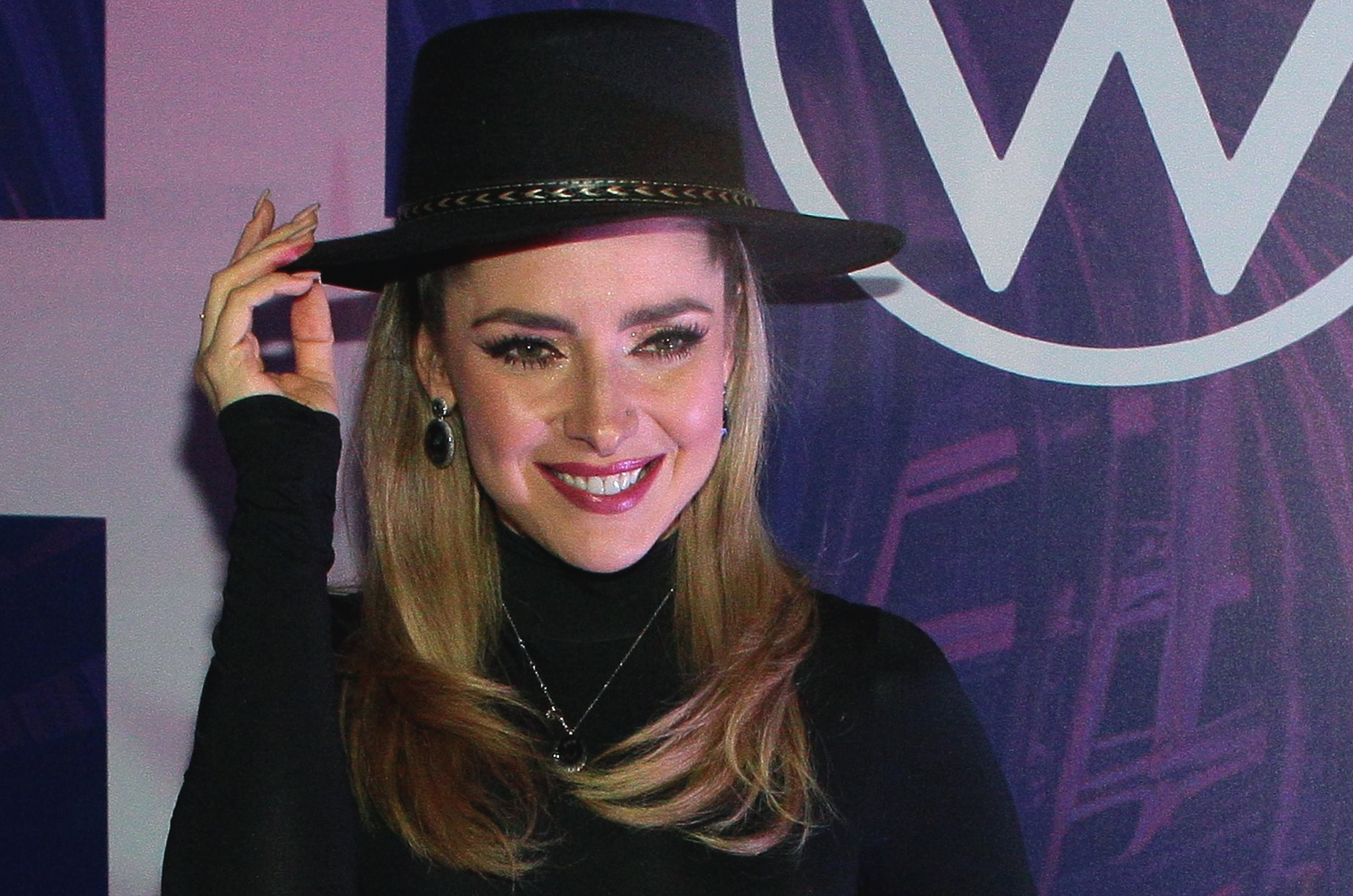 Ariadne Díaz posa durante la alfombra roja del 15º aniversario de la revista EstiloDF en General Prim, el 29 de noviembre de 2024 en la Ciudad de México. | Fuente: Getty Images