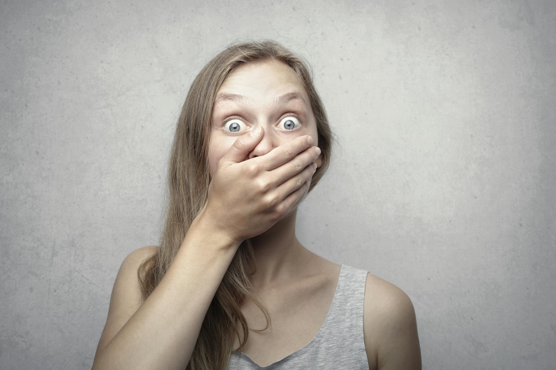 Una mujer asustada | Fuente: Pexels