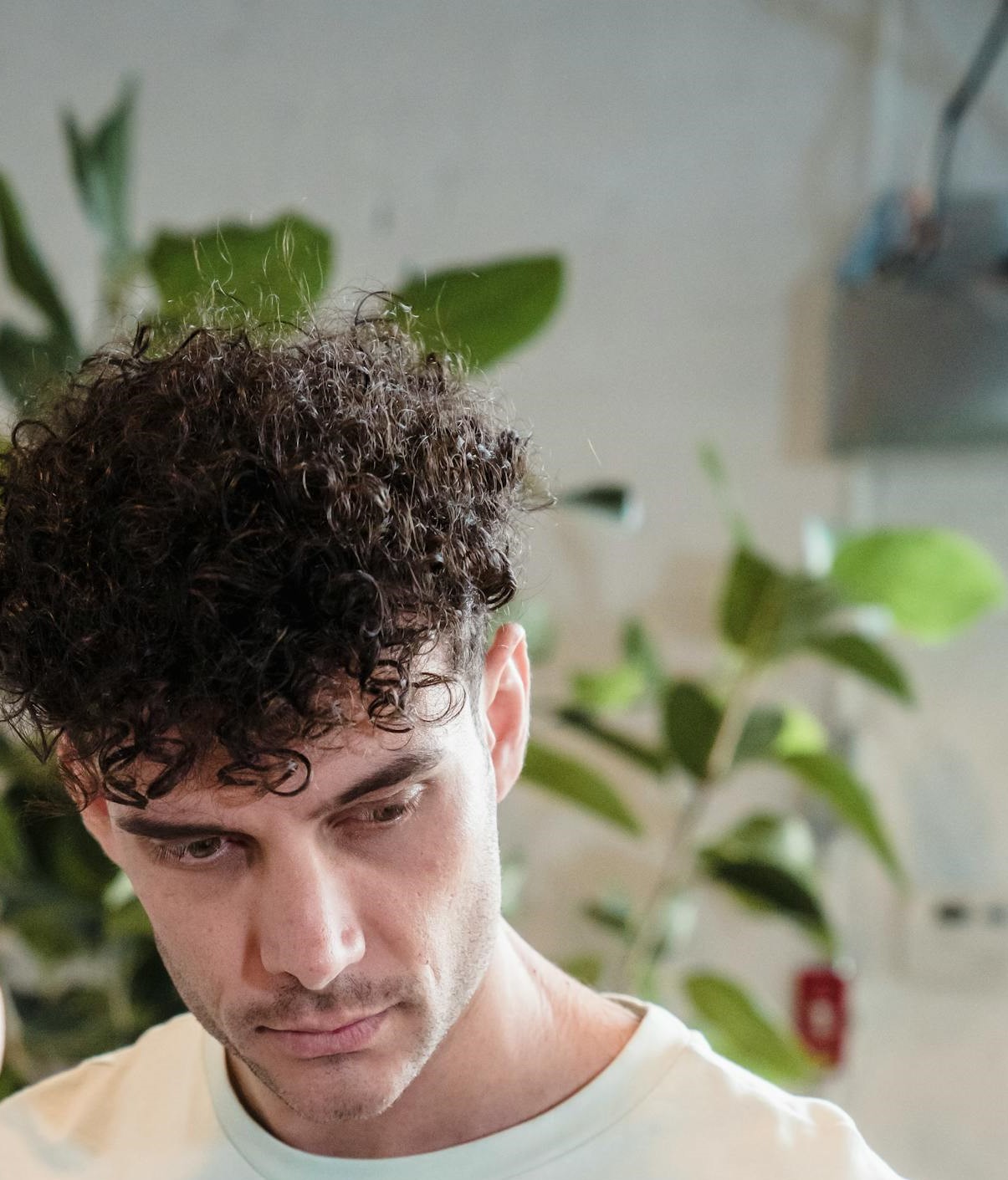 Un hombre inquieto | Fuente: Pexels