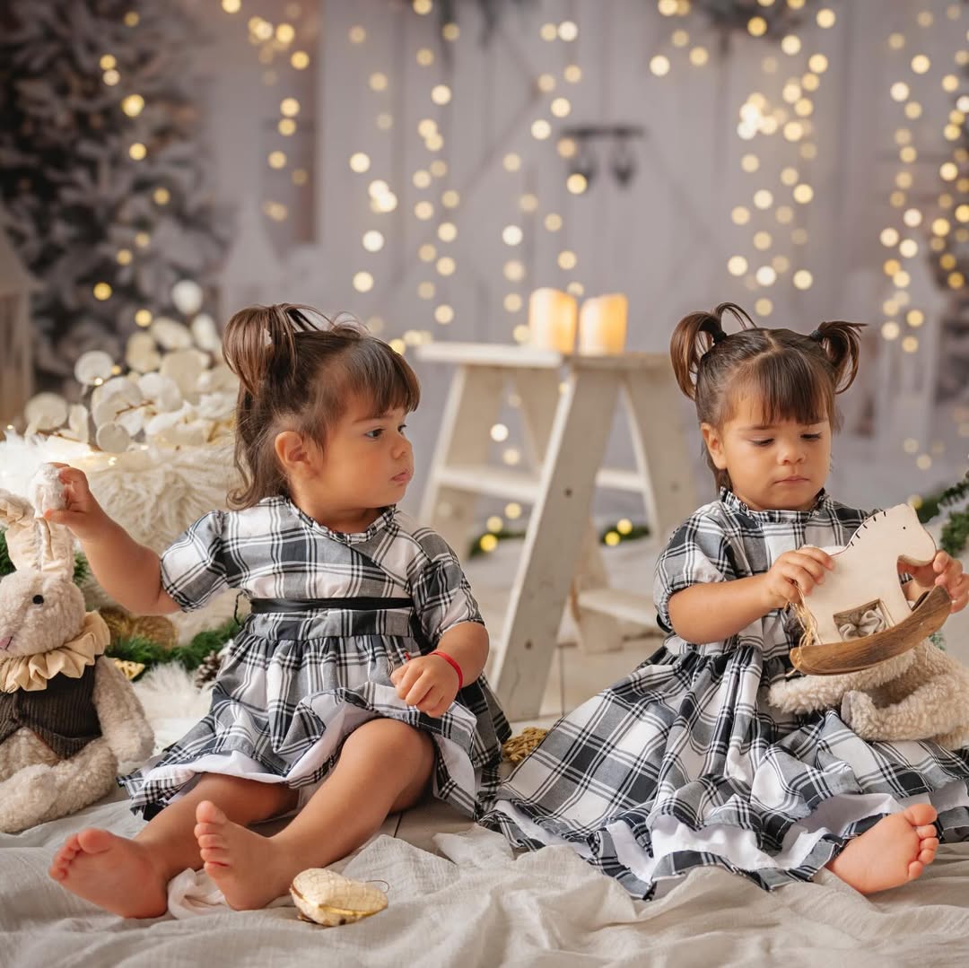 Las mellizas Laia y Aimé, hijas de Daniela Celis y Thiago Medina. | Fuente: Instagram/@gemelas.medinacelis