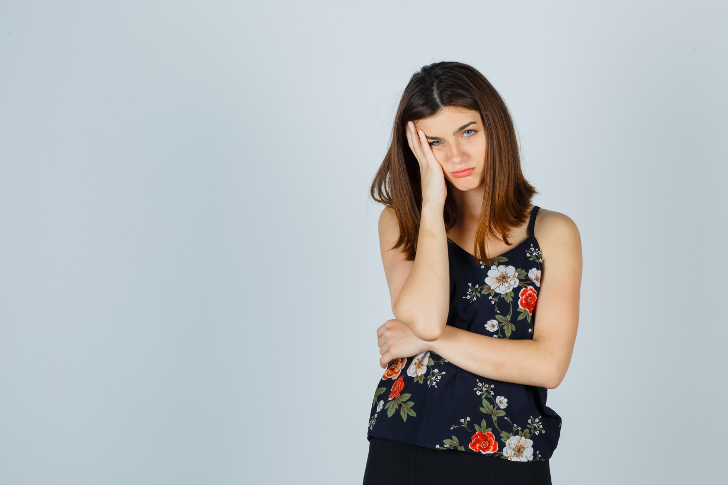 Una mujer descorazonada | Fuente: Freepik