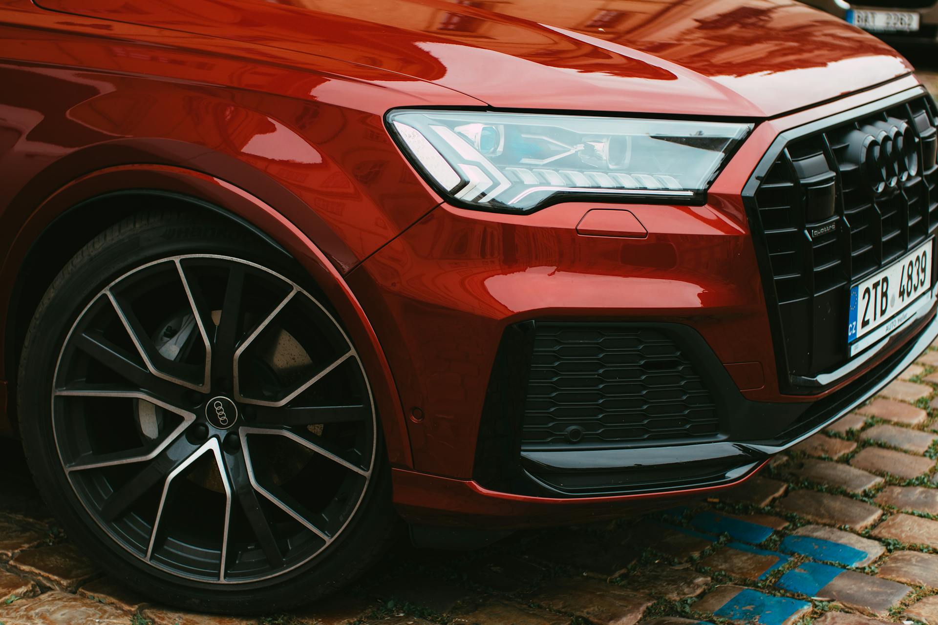 Un audi rojo | Fuente: Pexels