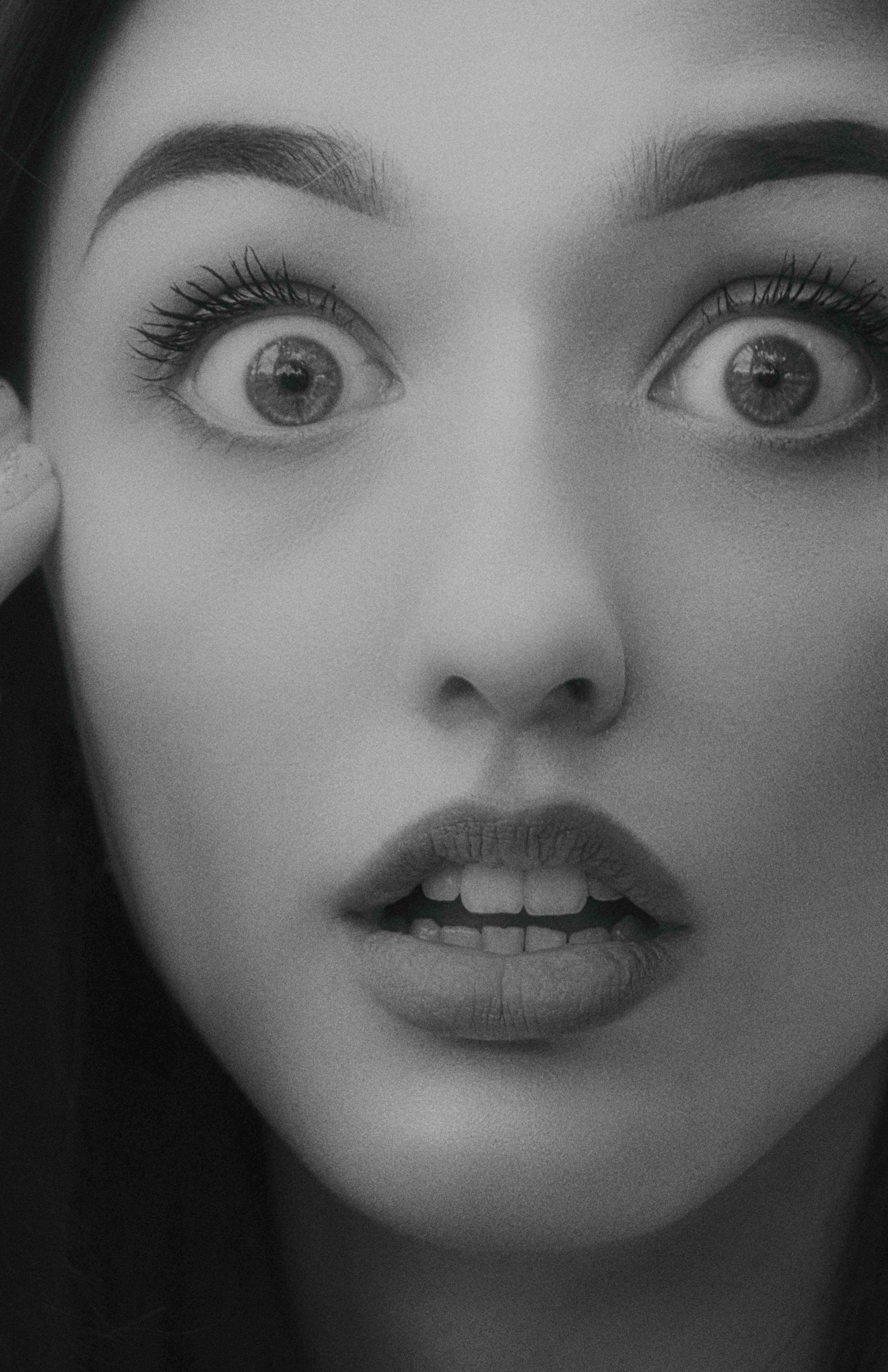 Primer plano de la cara de una mujer conmocionada | Fuente: Pexels