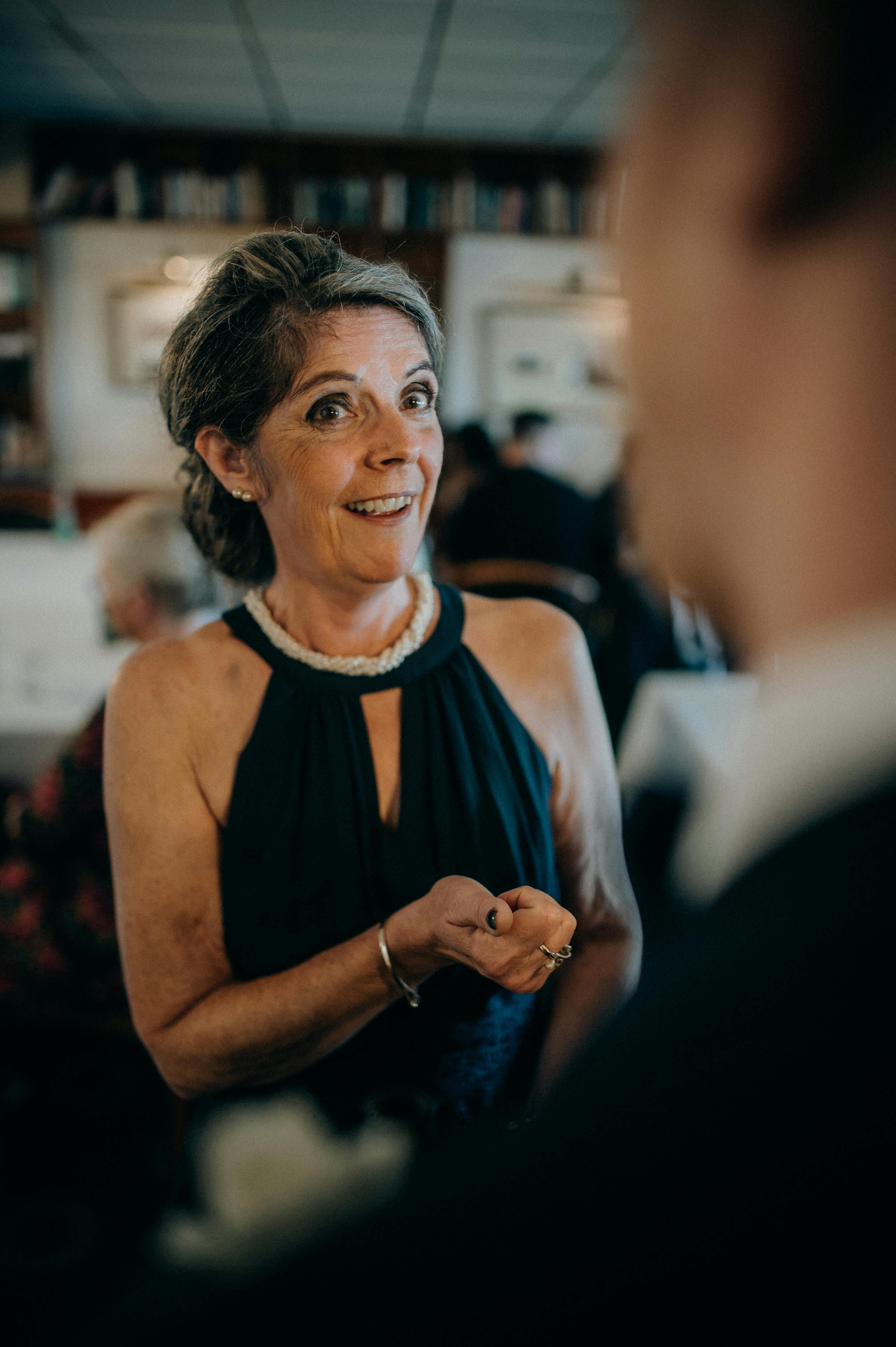 Una mujer vestida | Fuente: Pexels