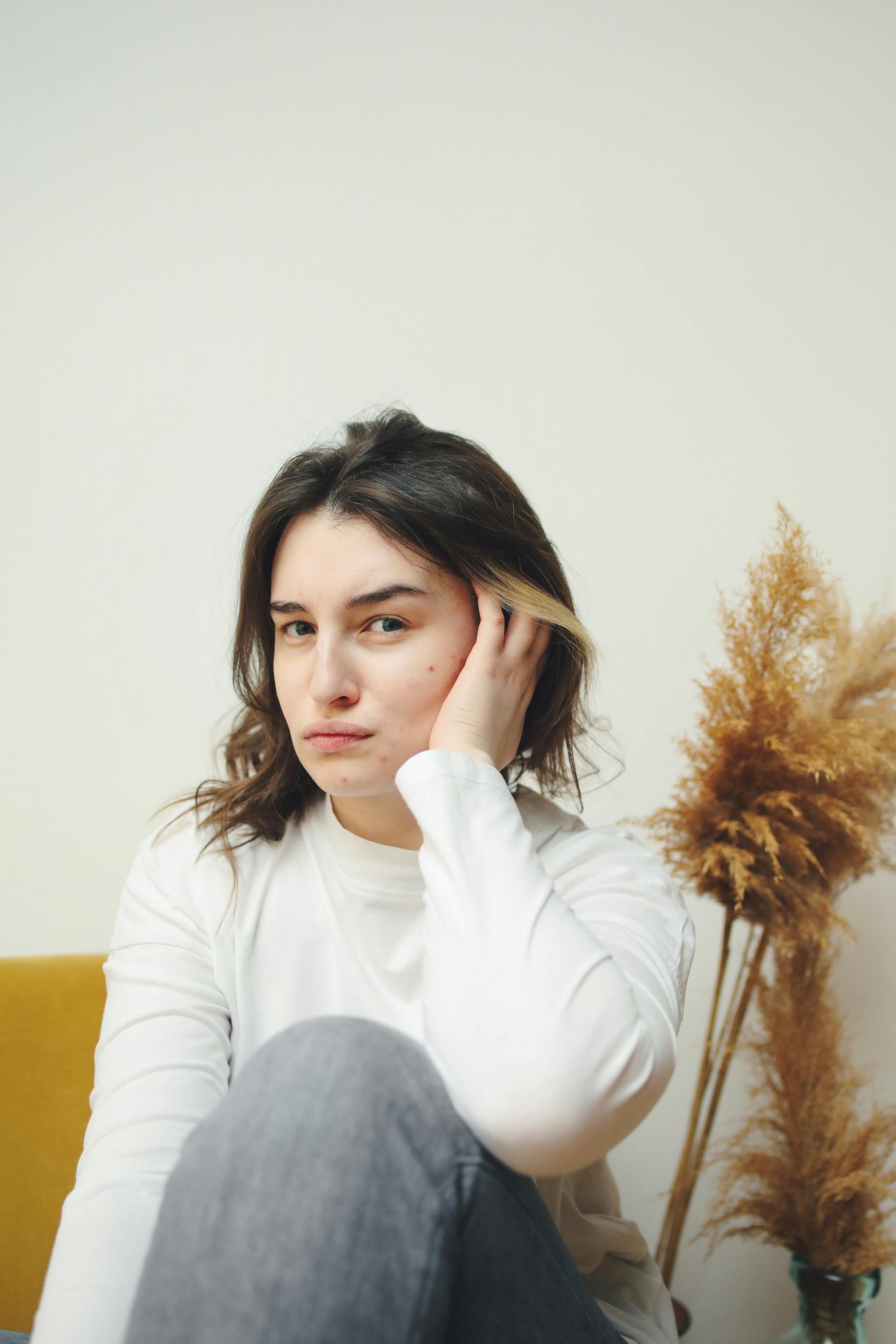 Una mujer seria | Fuente: Pexels