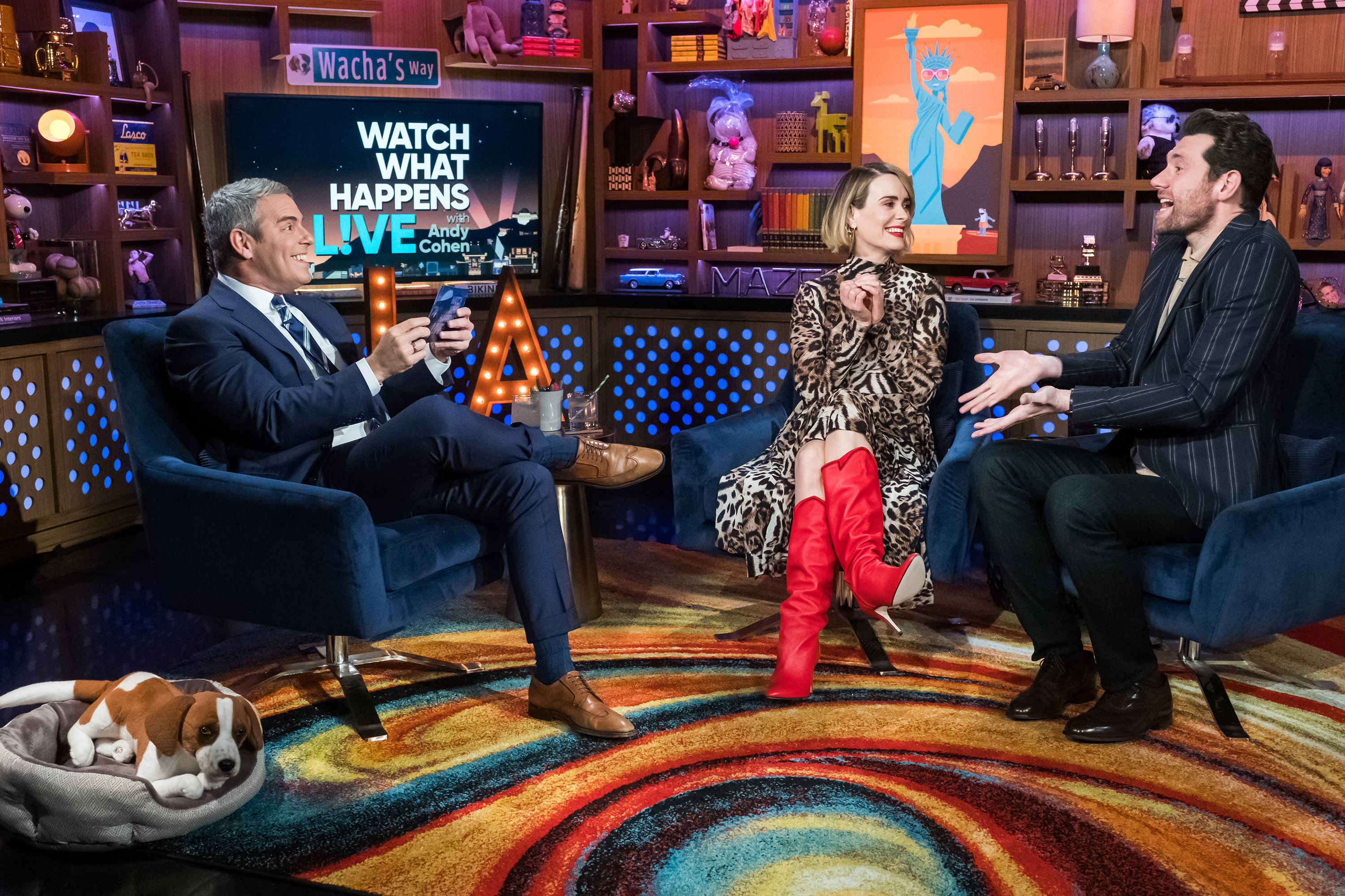 Andy Cohen, Sarah Paulson y Billy Eichner aparecen en "Watch What Happens Live with Andy Cohen" en enero de 2019. Paulson reveló que Taylor inició su conversación privada en Twitter. | Fuente: Getty Images