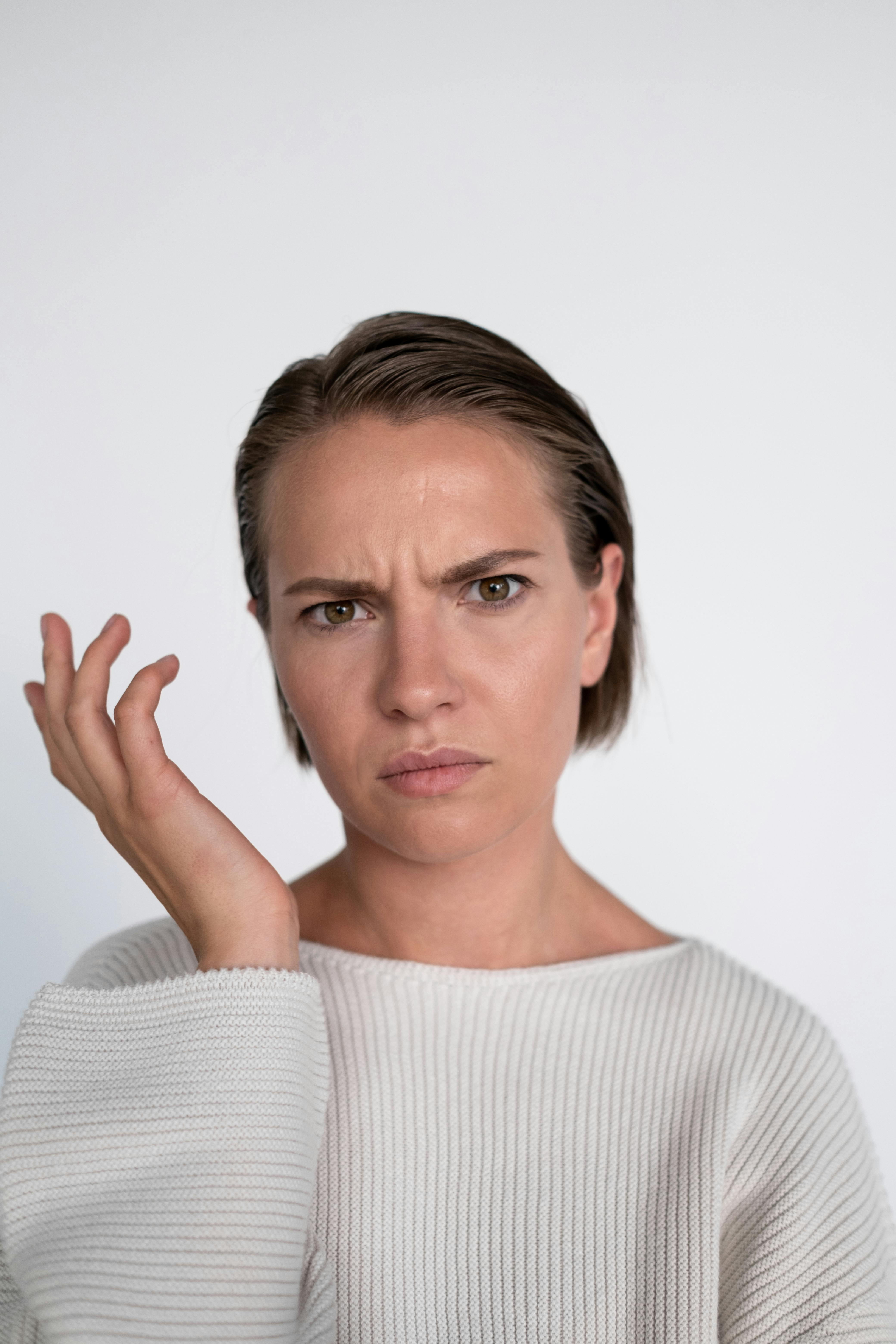Una mujer confundida | Fuente: Pexels