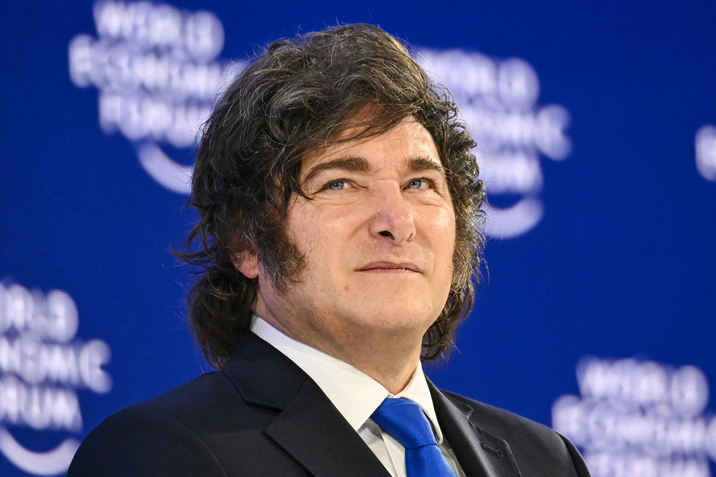 El presidente Javier Milei observa durante la reunión anual del Foro Económico Mundial (FEM) en Davos el 21 de enero de 2026. El Foro Económico Mundial se celebra en Davos del 19 al 23 de enero de 2026. | Fuente: Getty Images