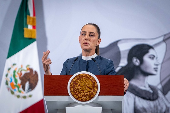 La presidenta de México, Claudia Sheinbaum, habla durante la conferencia matutina diaria en el Palacio Nacional el 3 de noviembre de 2025 en Ciudad de México, México | Fuente: Getty Images