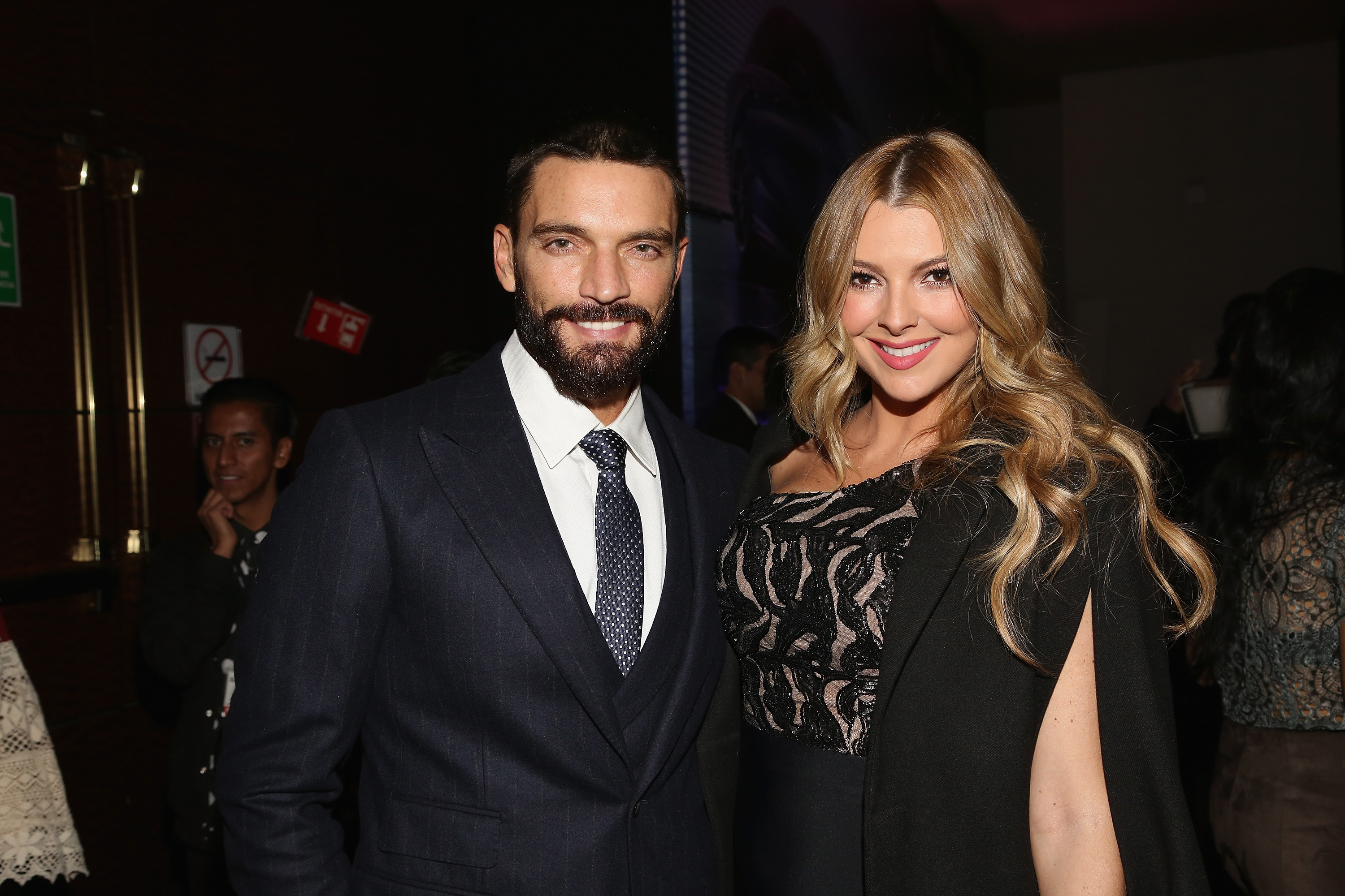 Julian Gil y Marjorie de Sousa asistieron al segundo día de la Semana de la Moda Mercedes-Benz México Primavera/Verano 2017 en el hotel Maria Isabel Sheraton el 11 de octubre de 2016 en la Ciudad de México, México. | Fuente: Getty Images.