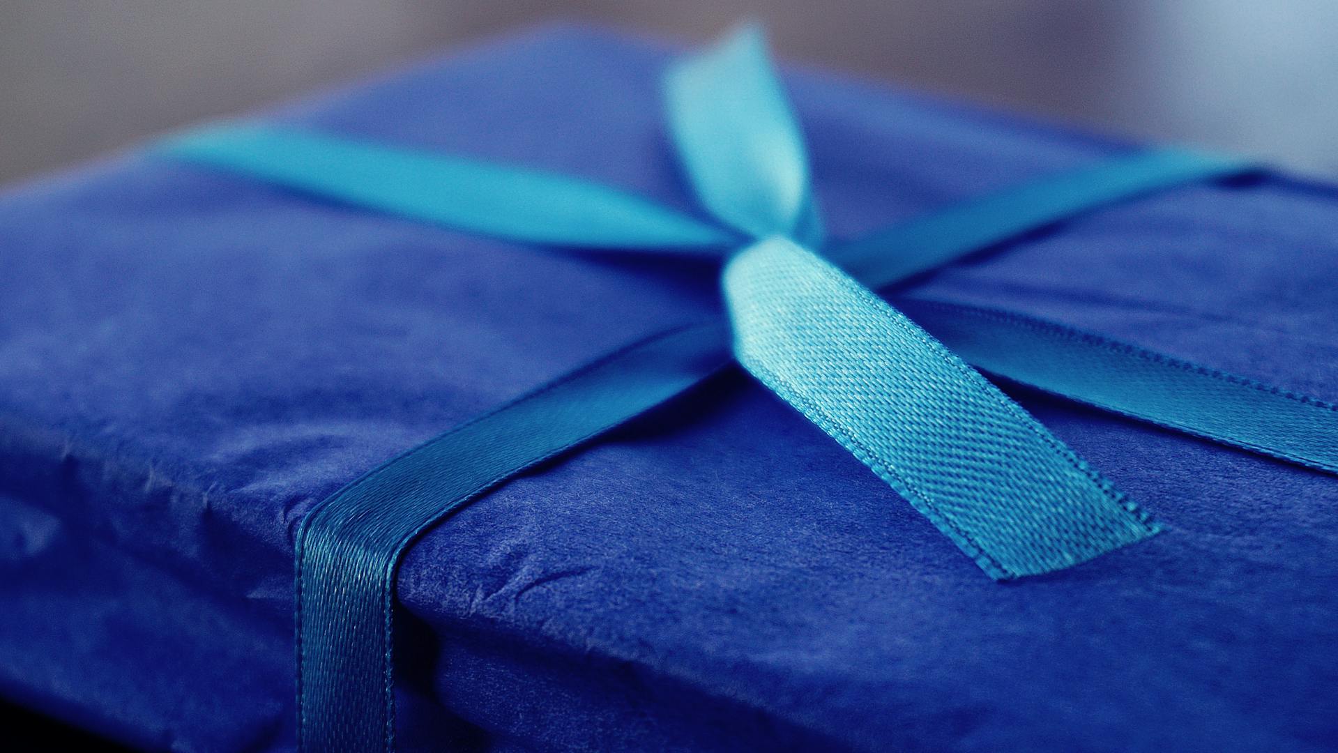 Un regalo atado con una cinta | Fuente: Pexels