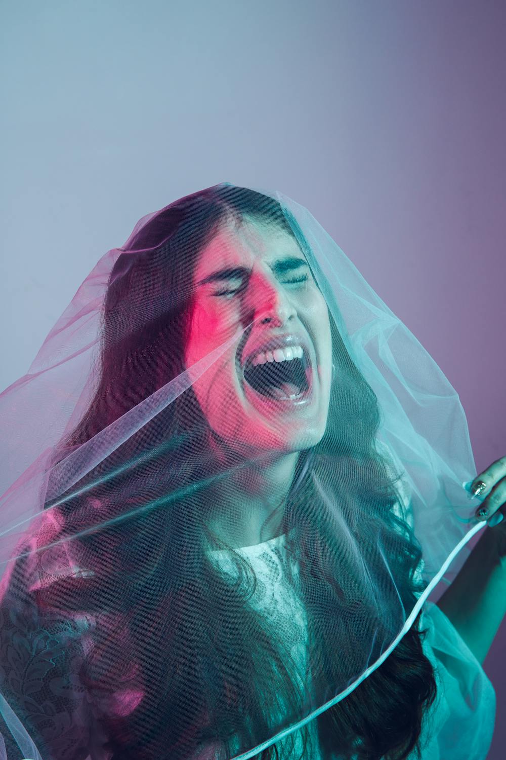 Una novia gritando | Fuente: Pexels