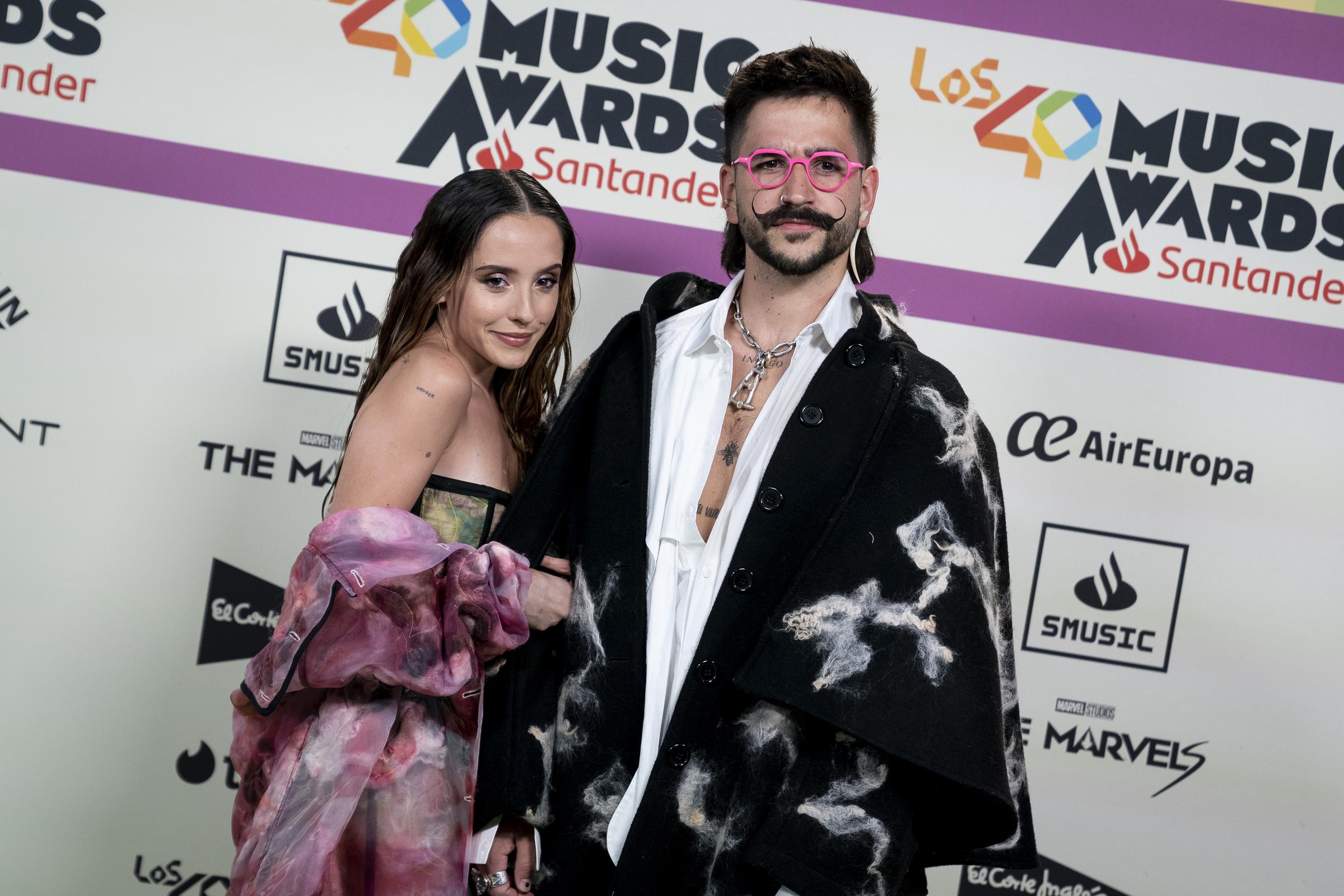 Evaluna y Camilo posan durante el photocall de los 40º Music Awards 2023, en el Wizink Center, el 3 de noviembre de 2023, en Madrid, España. | Fuente: Getty Images