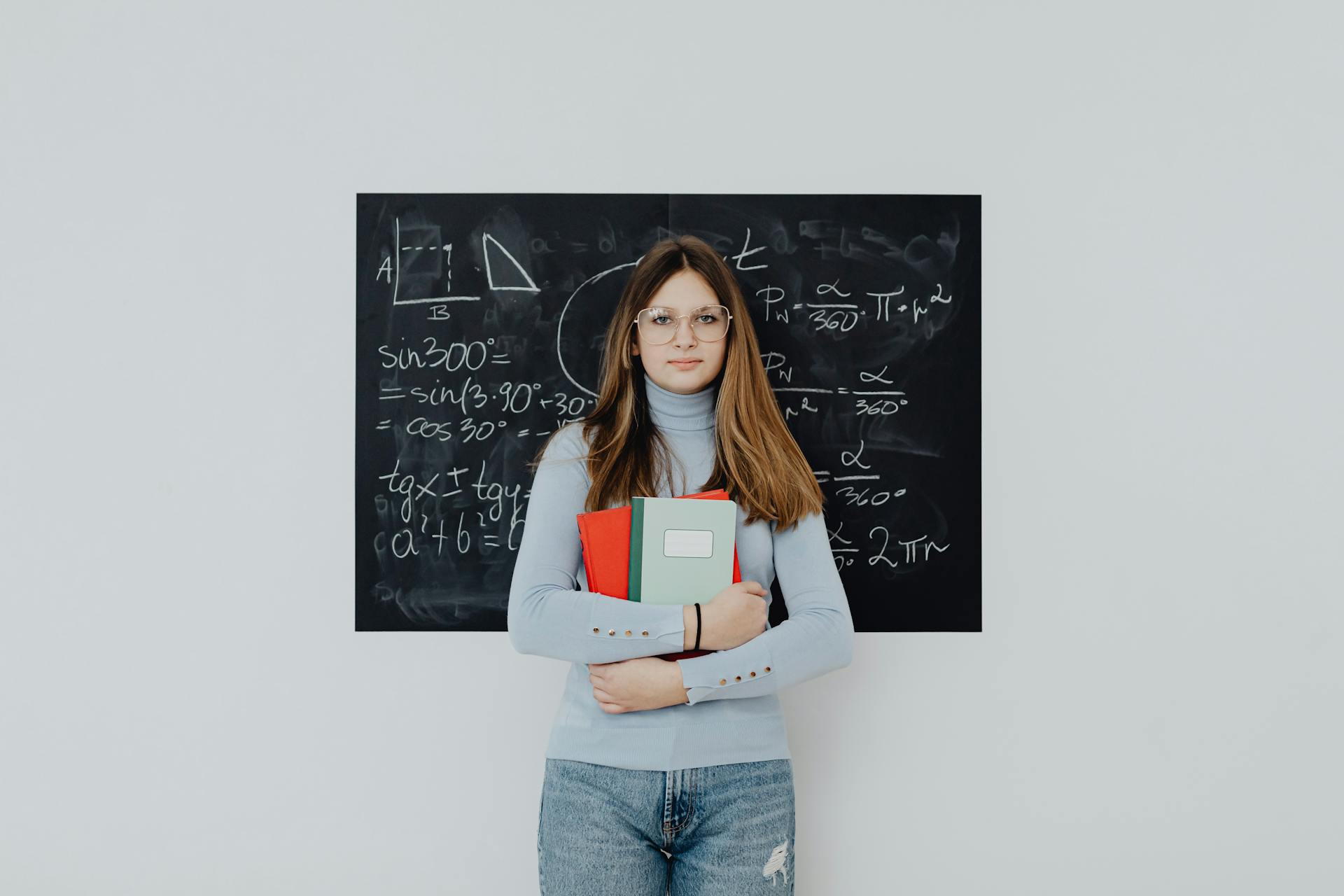 Una adolescente en una clase | Fuente: Pexels
