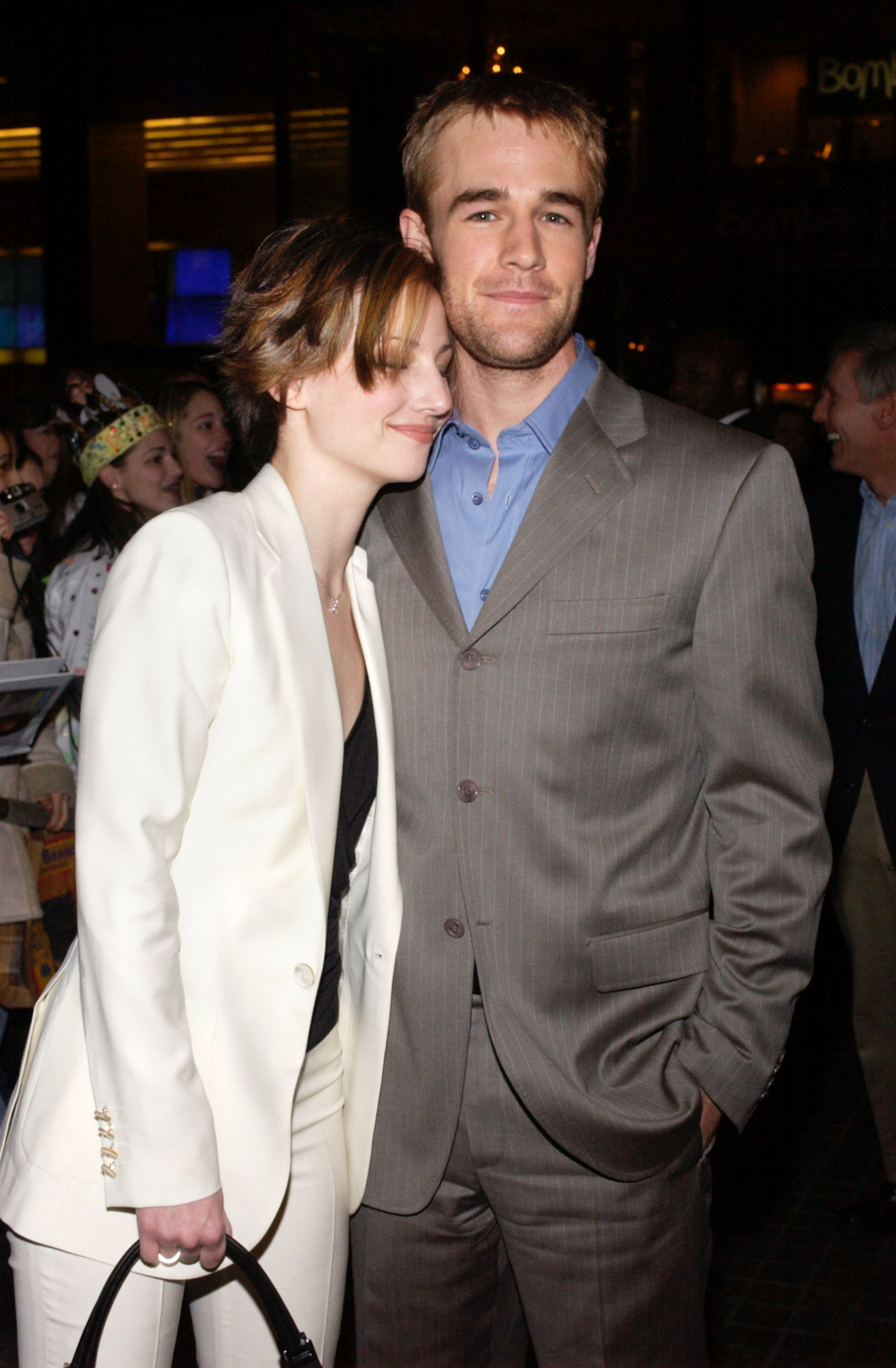 Heather McComb y James Van Der Beek en la celebración del episodio 100 de "Dawson's Creek" en la ciudad de Nueva York el 19 de febrero de 2002 | Fuente: Getty Images