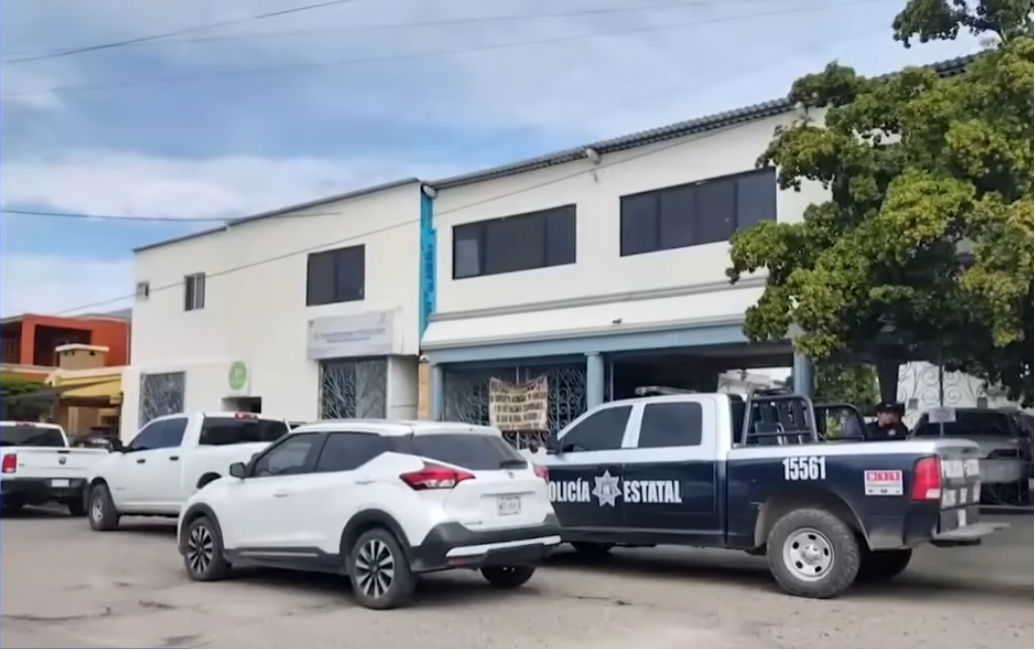 Imagen de la clínica donde se administró el suero vitamínico que habría causado el fallecimiento de 6 personas | Fuente: YouTube/elheraldodemexico