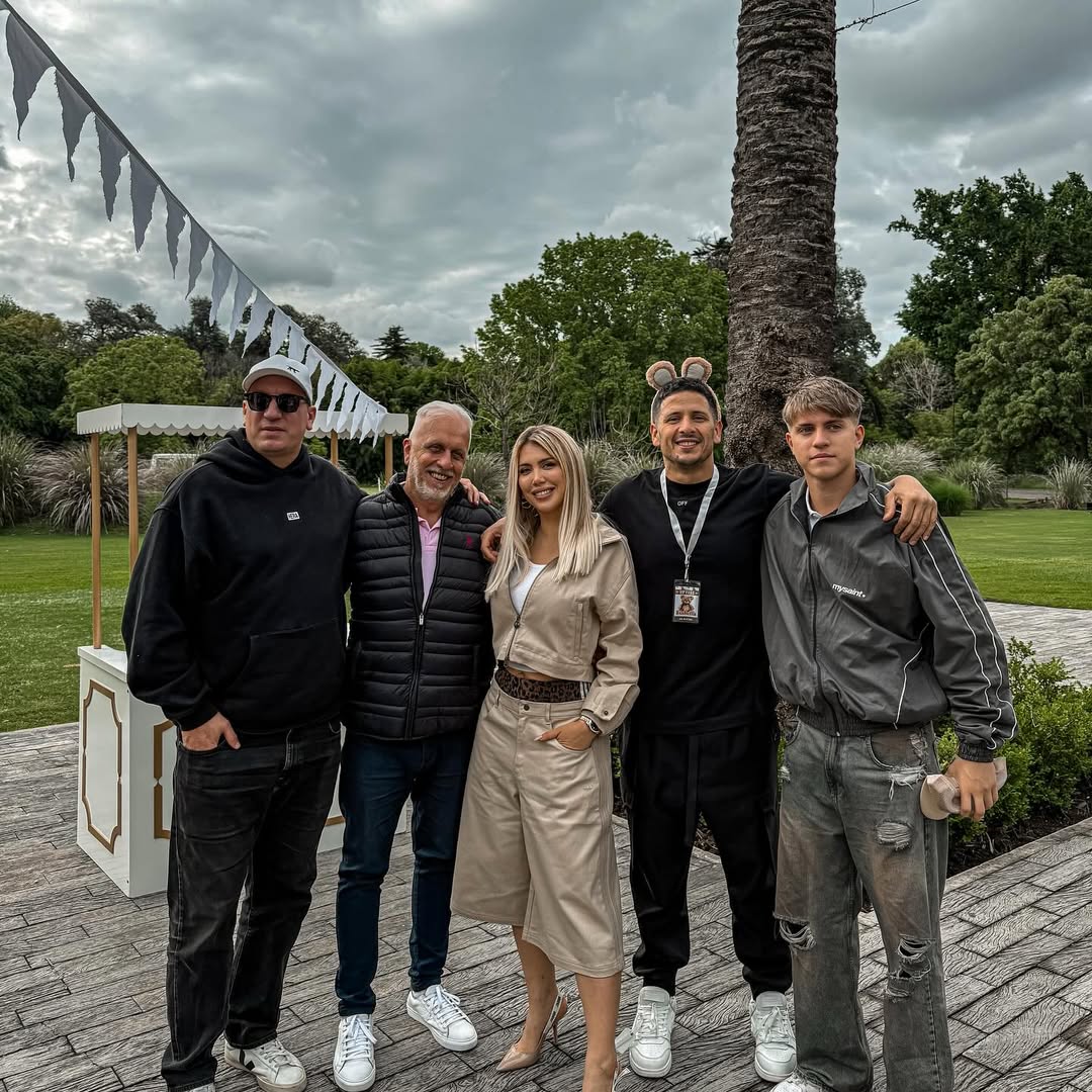 Maxi López, Andrés Nara, Wanda Nara, Martín Migueles y Valentino López Nara  | Fuente: Instagram/wanda_nara