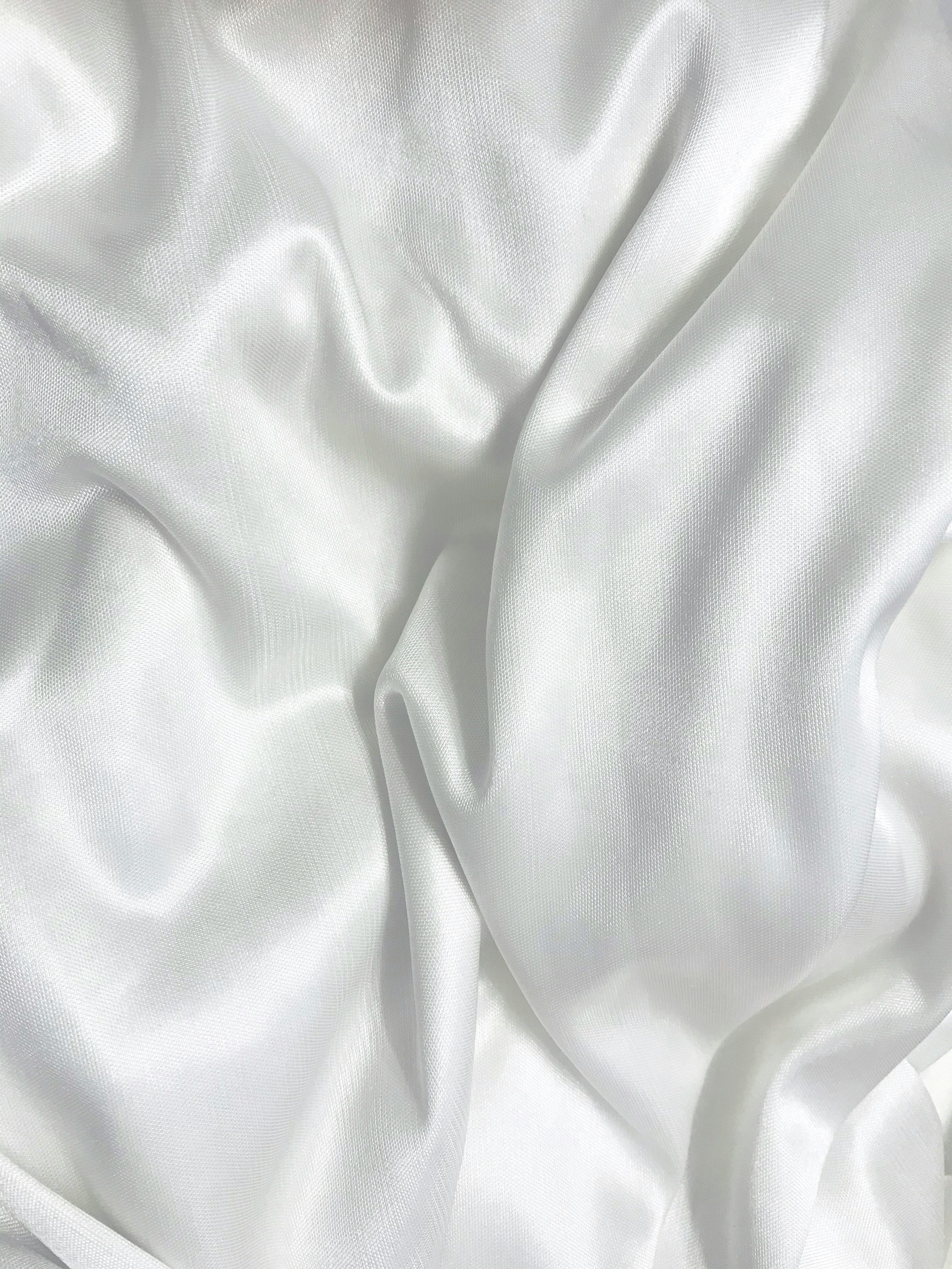 Un primer plano de material blanco | Fuente: Unsplash
