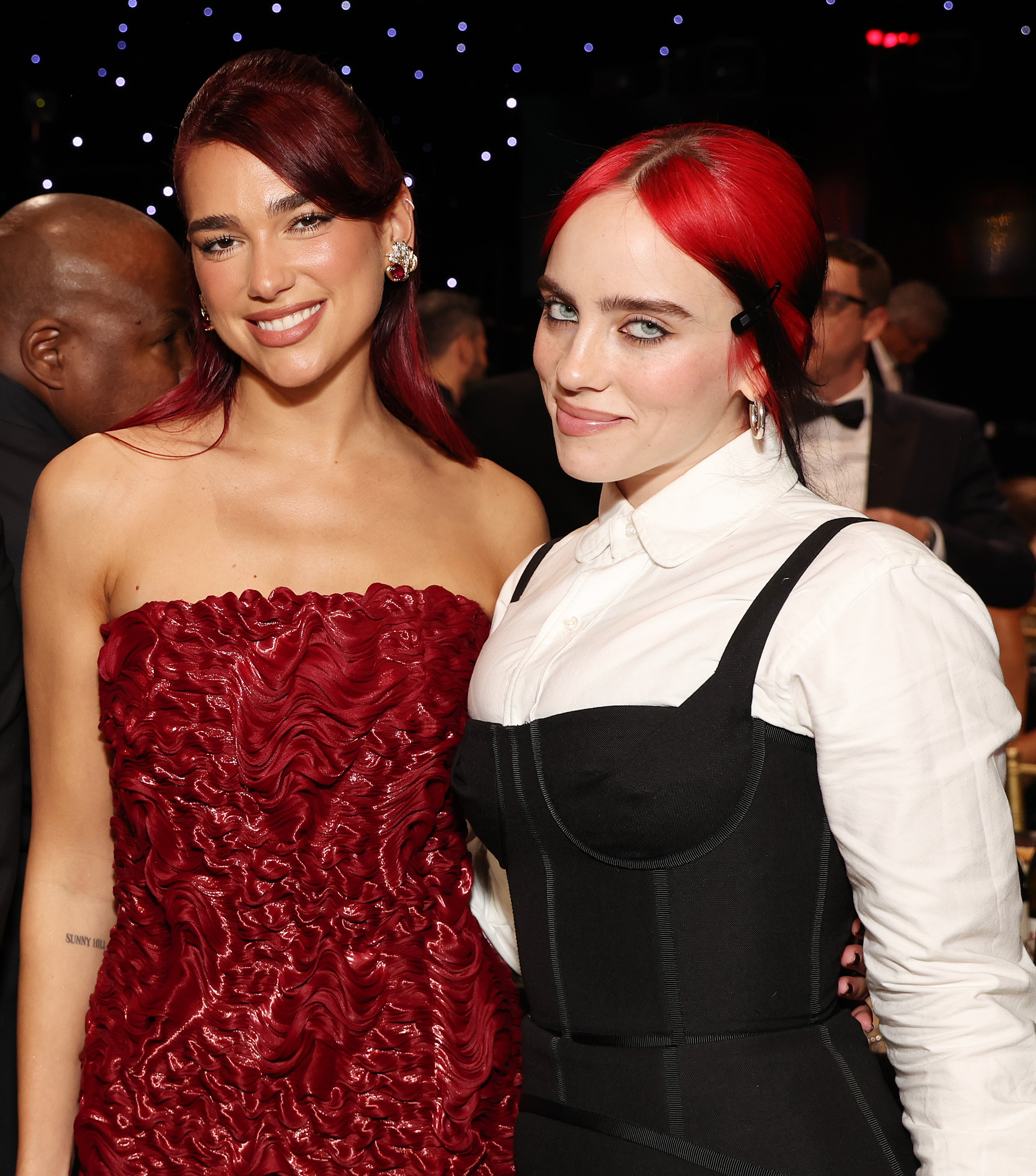 Dua Lipa y Billie Eilish en los 29º Premios Anuales Critics Choice el 14 de enero de 2024, en Santa Mónica, California. | Fuente: Getty Images